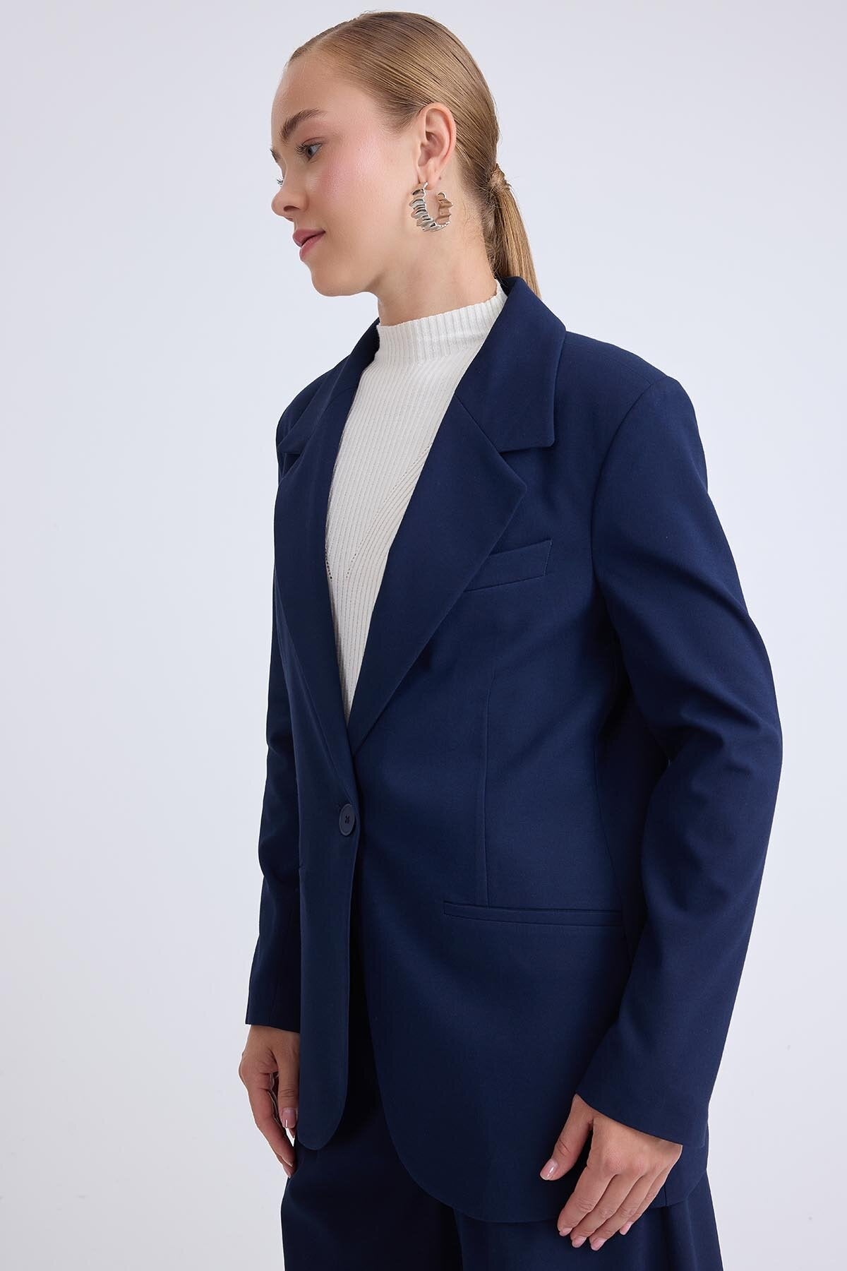 Önden Tek Düğme Kapamalı Blazer Ceket