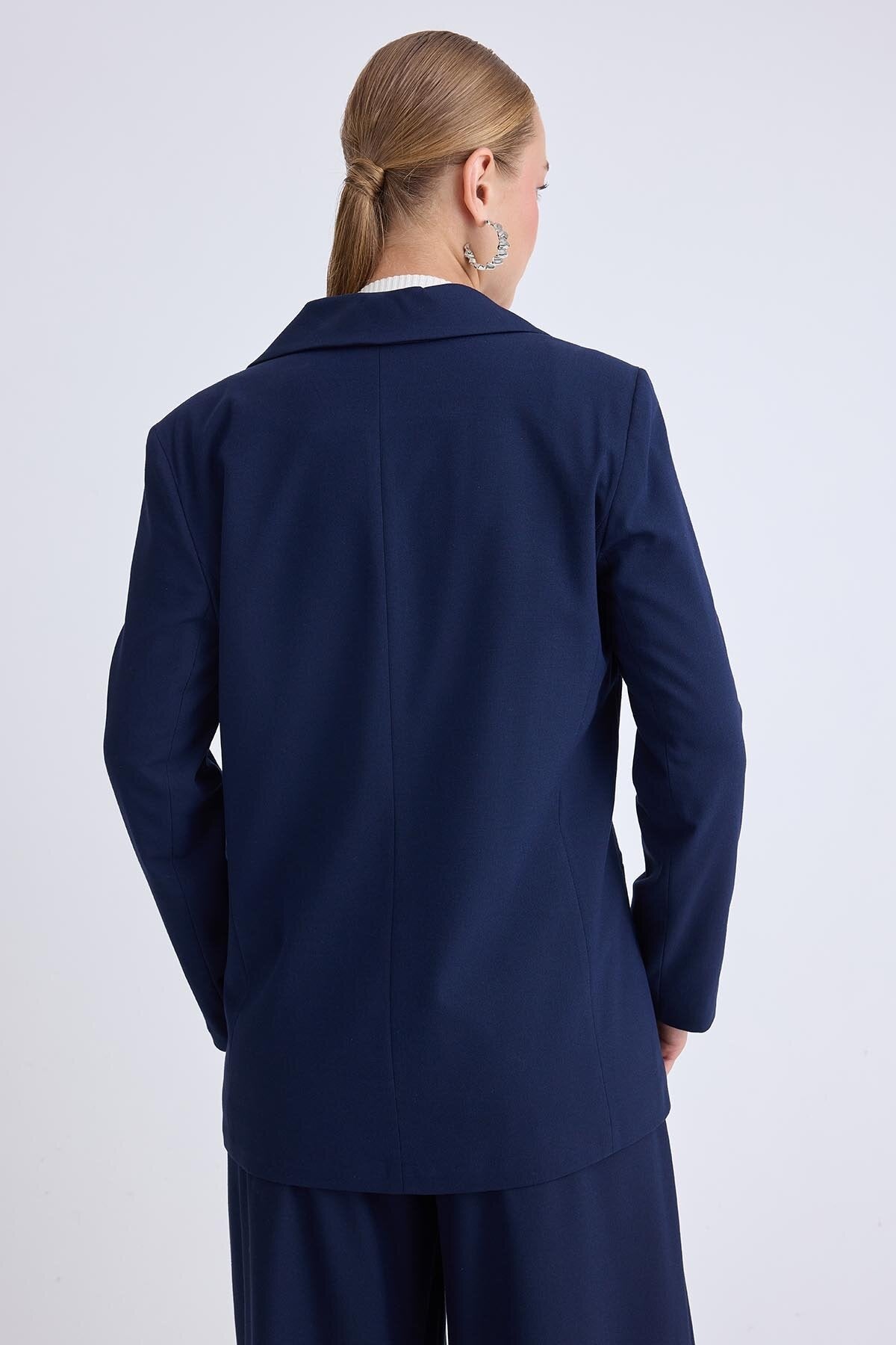 Önden Tek Düğme Kapamalı Blazer Ceket