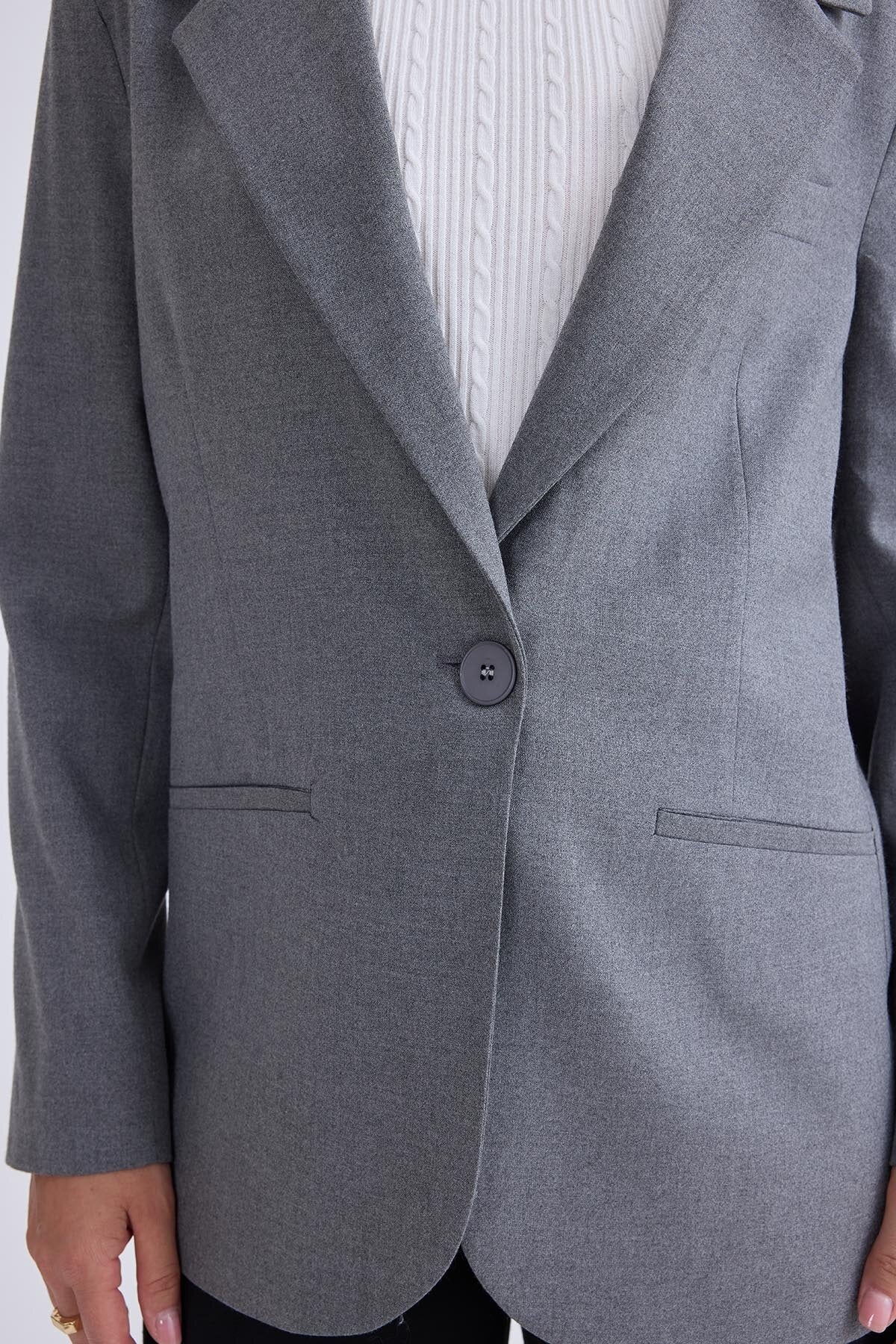 Önden Tek Düğme Kapamalı Blazer Ceket