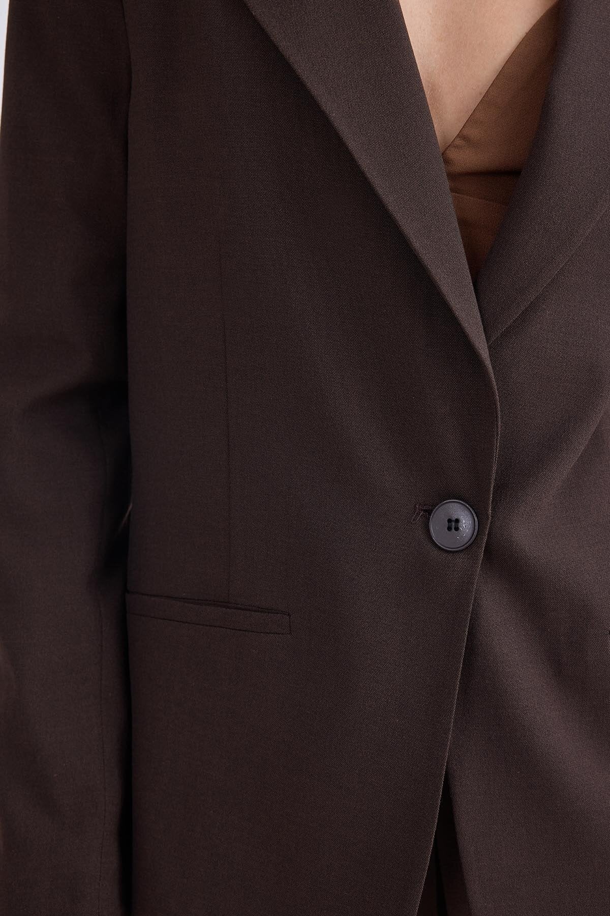 Önden Tek Düğme Kapamalı Blazer Ceket