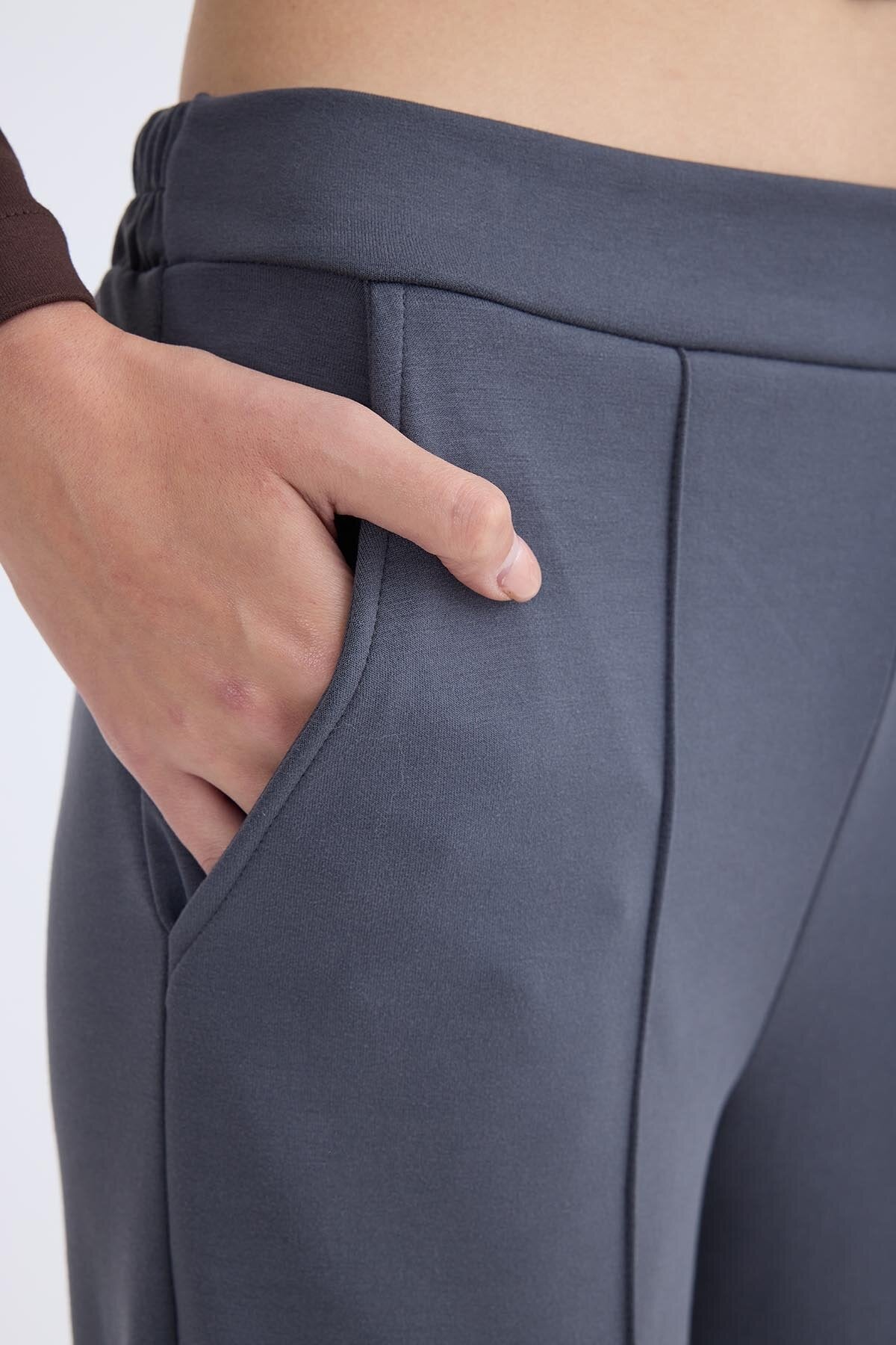 Önü Dikişli Geniş Paça Beli Lastikli Pantolon
