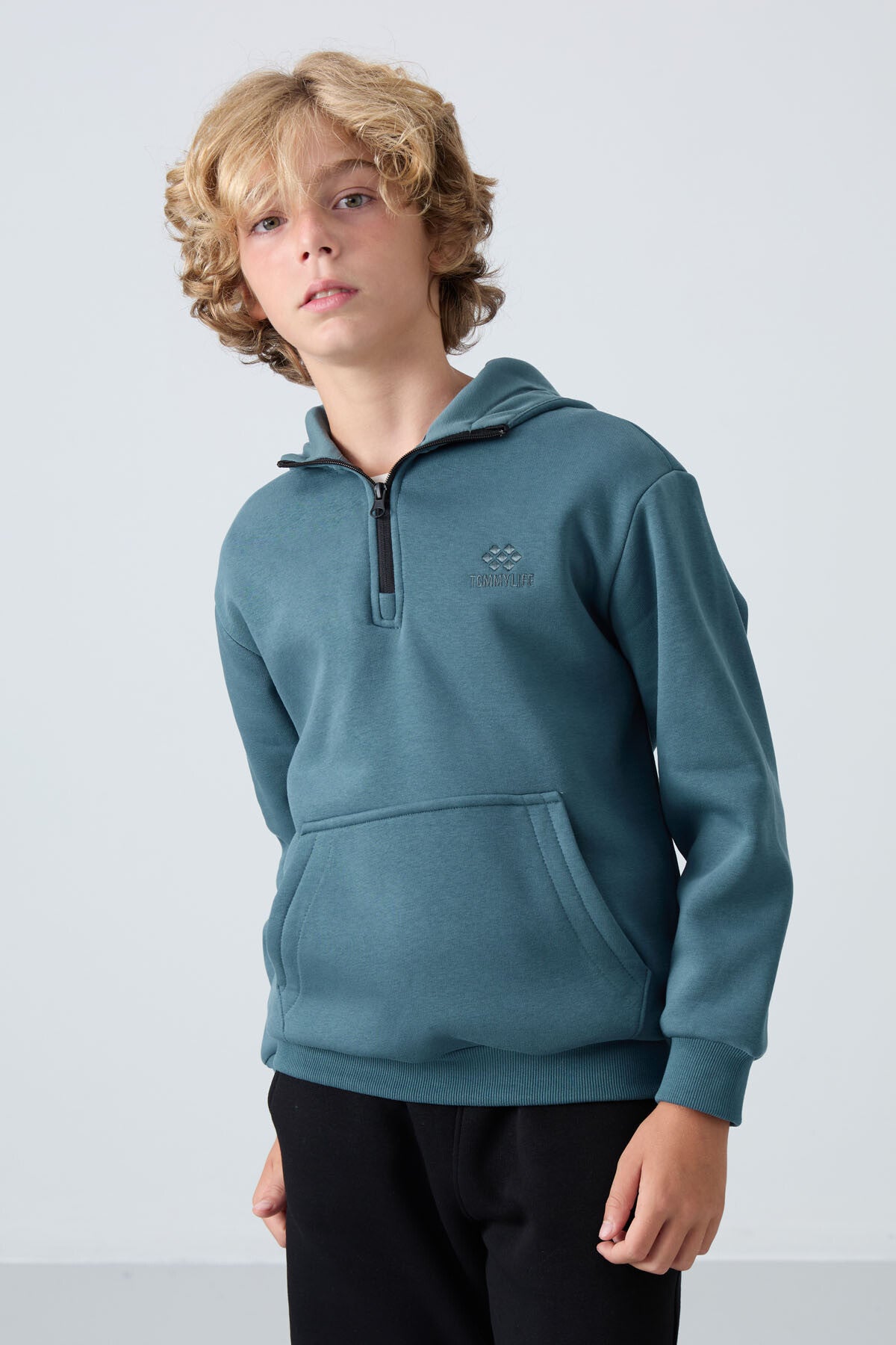 Orman Yeşil Pamuklu Kalın İçi Tüylü Yumuşak Dokulu Standart Fit Nakışlı Erkek Çocuk Sweatshirt - 11244