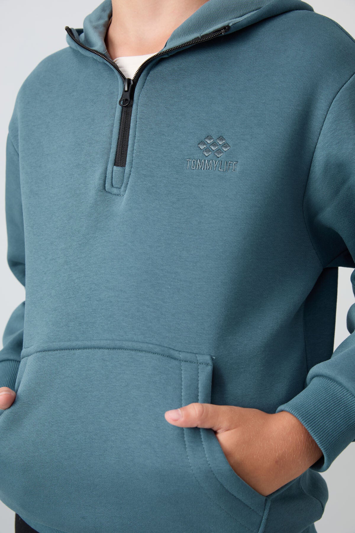 Orman Yeşil Pamuklu Kalın İçi Tüylü Yumuşak Dokulu Standart Fit Nakışlı Erkek Çocuk Sweatshirt - 11244
