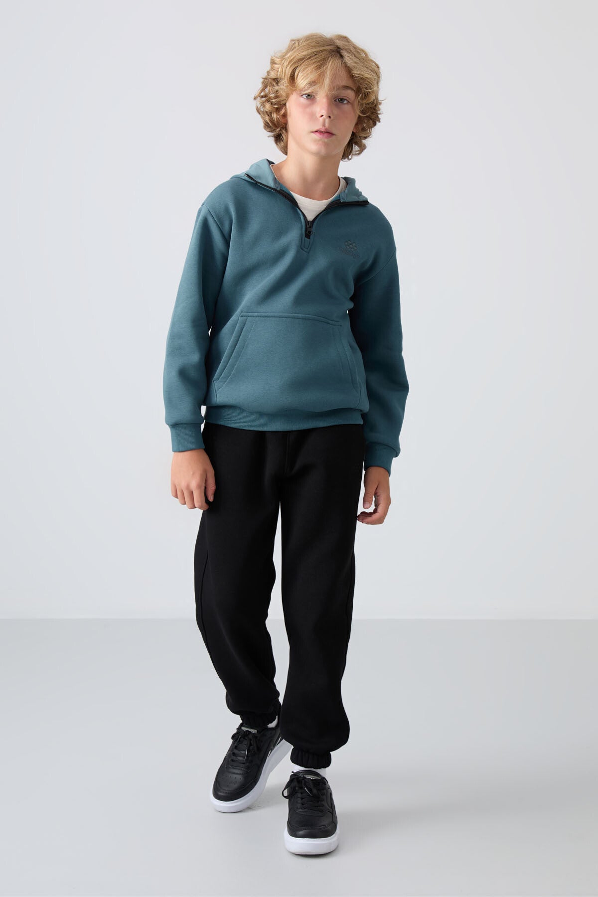 Orman Yeşil Pamuklu Kalın İçi Tüylü Yumuşak Dokulu Standart Fit Nakışlı Erkek Çocuk Sweatshirt - 11244
