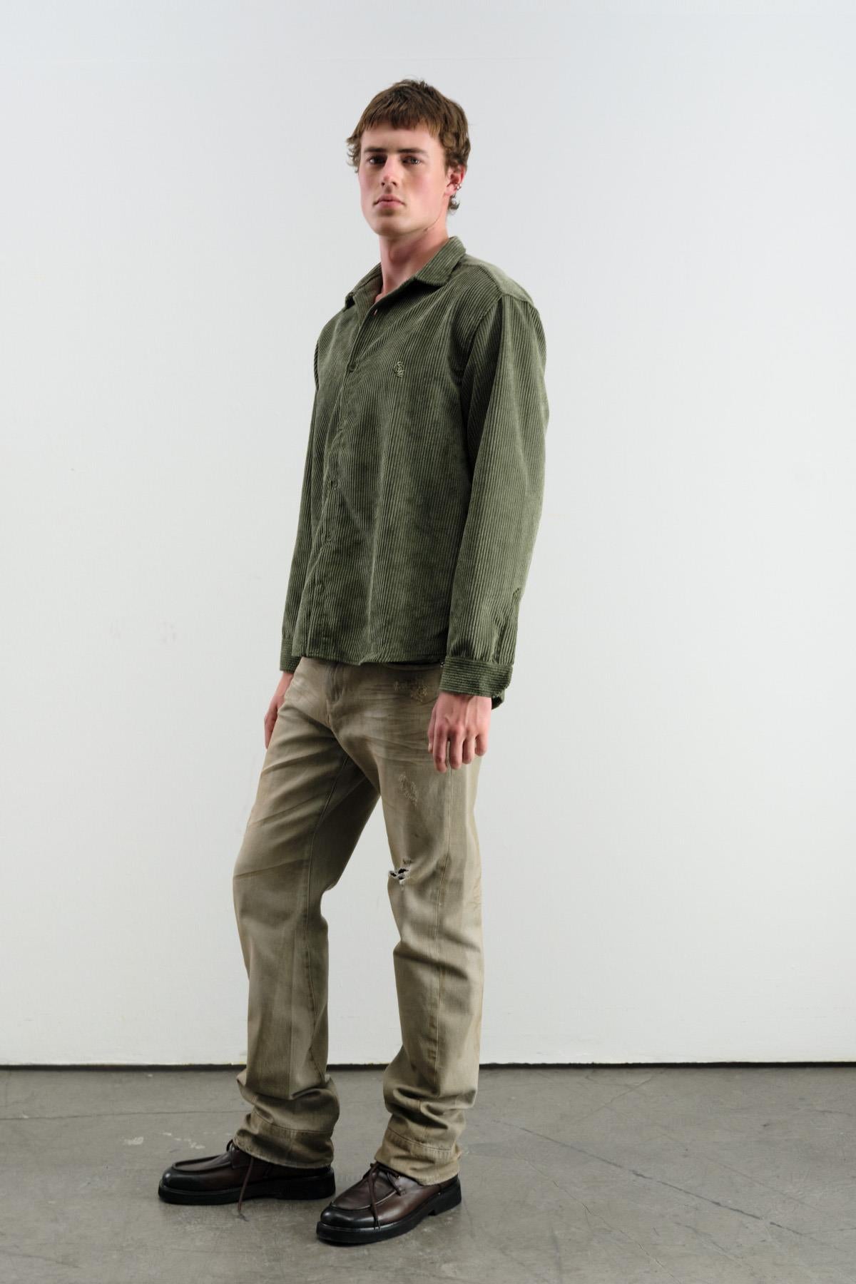 OVERSIZE DÖKÜMLÜ KADİFE HAKİ GÖMLEK