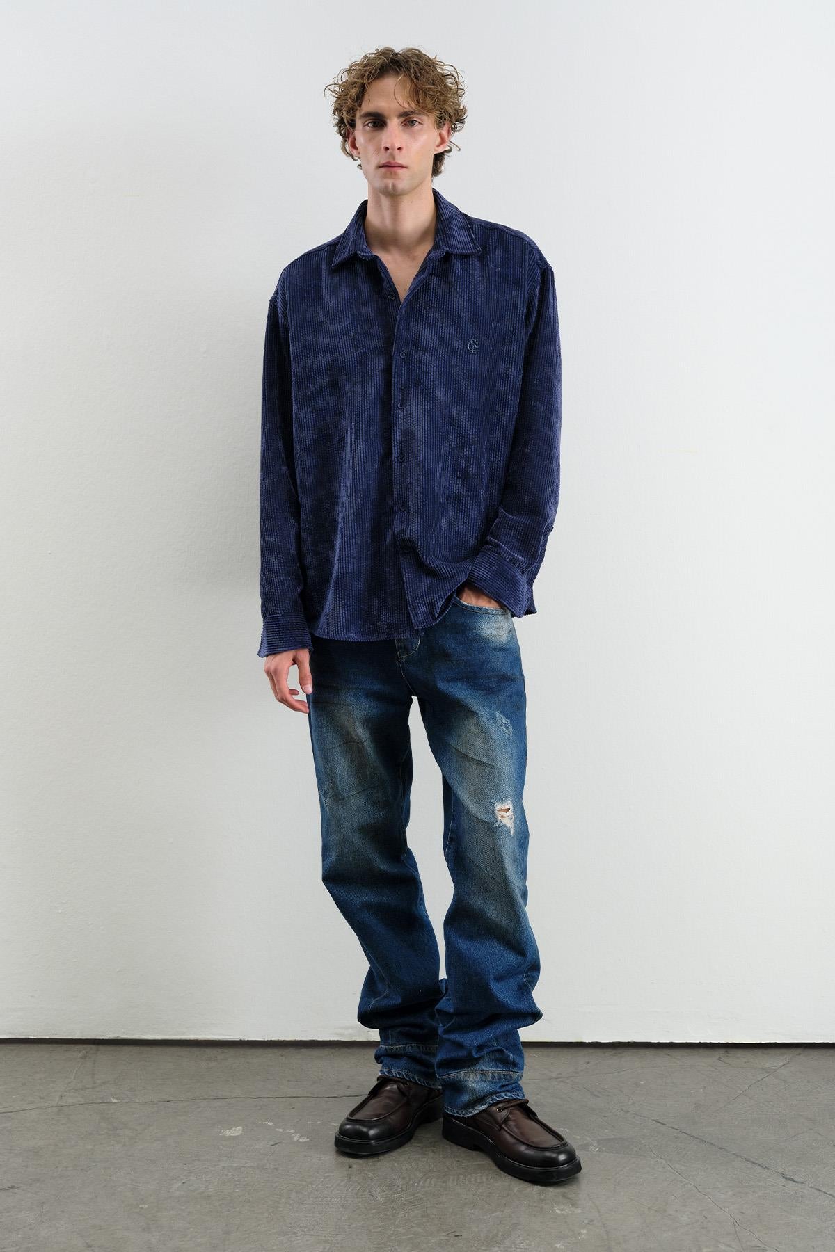 OVERSIZE DÖKÜMLÜ KADİFE LACİVERT GÖMLEK