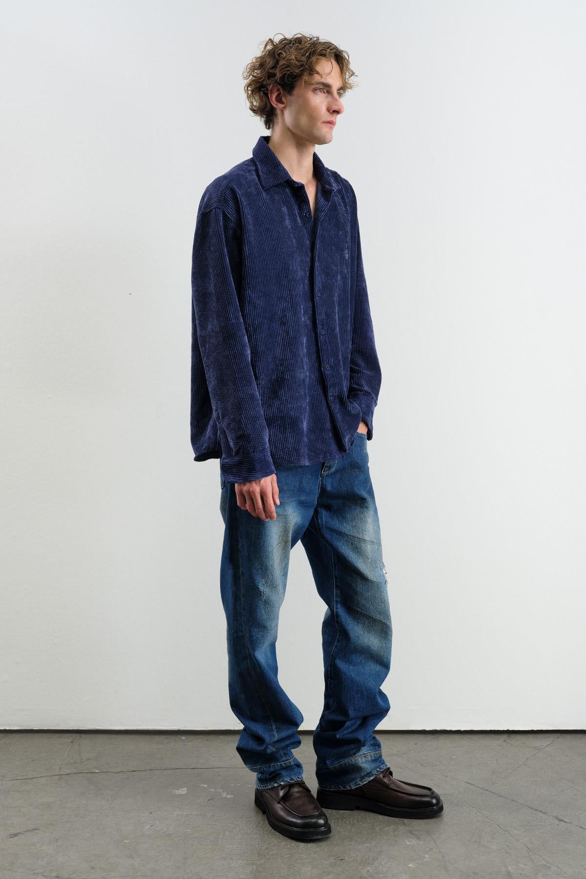 OVERSIZE DÖKÜMLÜ KADİFE LACİVERT GÖMLEK