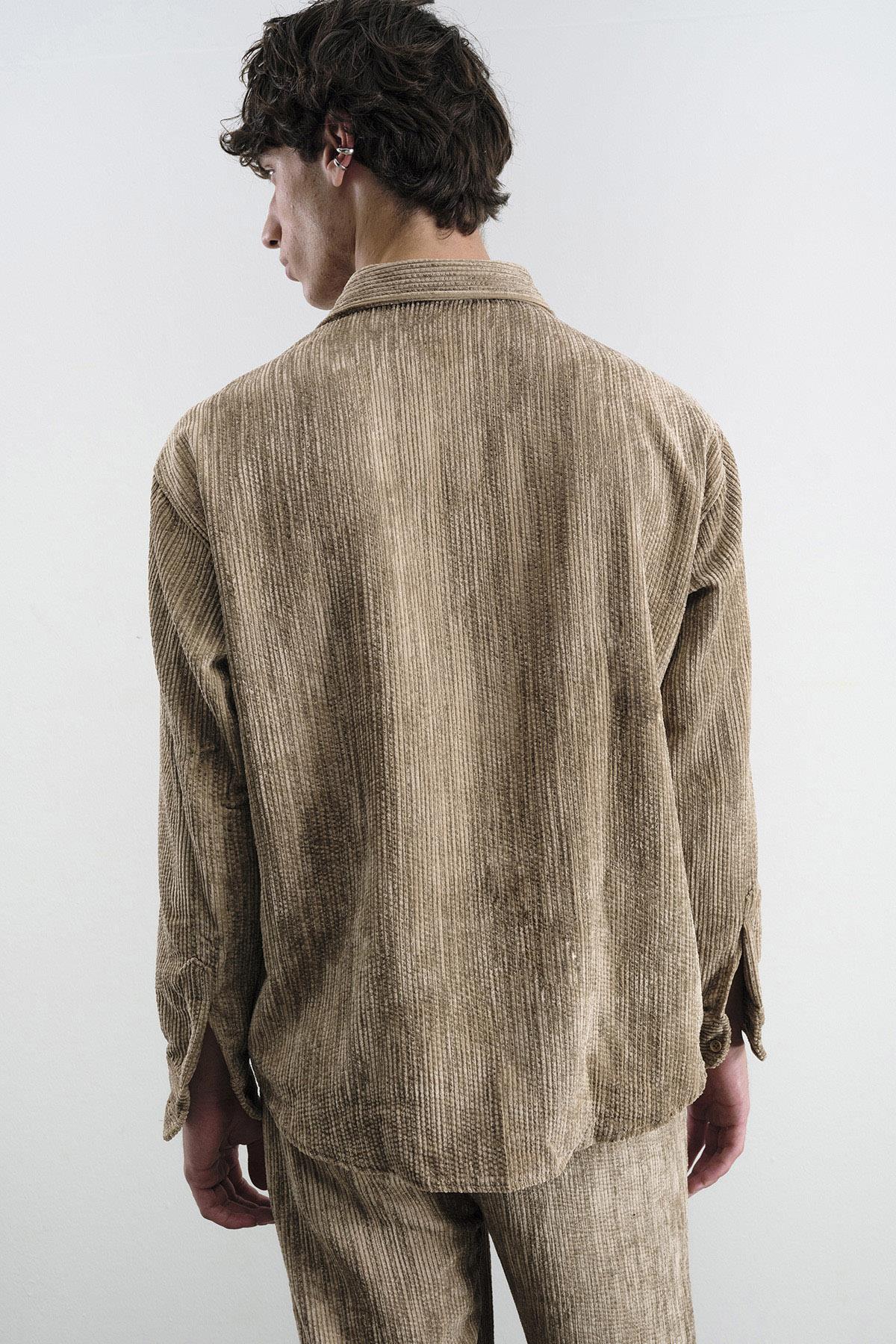 OVERSIZE EFEKTLİ KADİFE KAHVERENGİ GÖMLEK