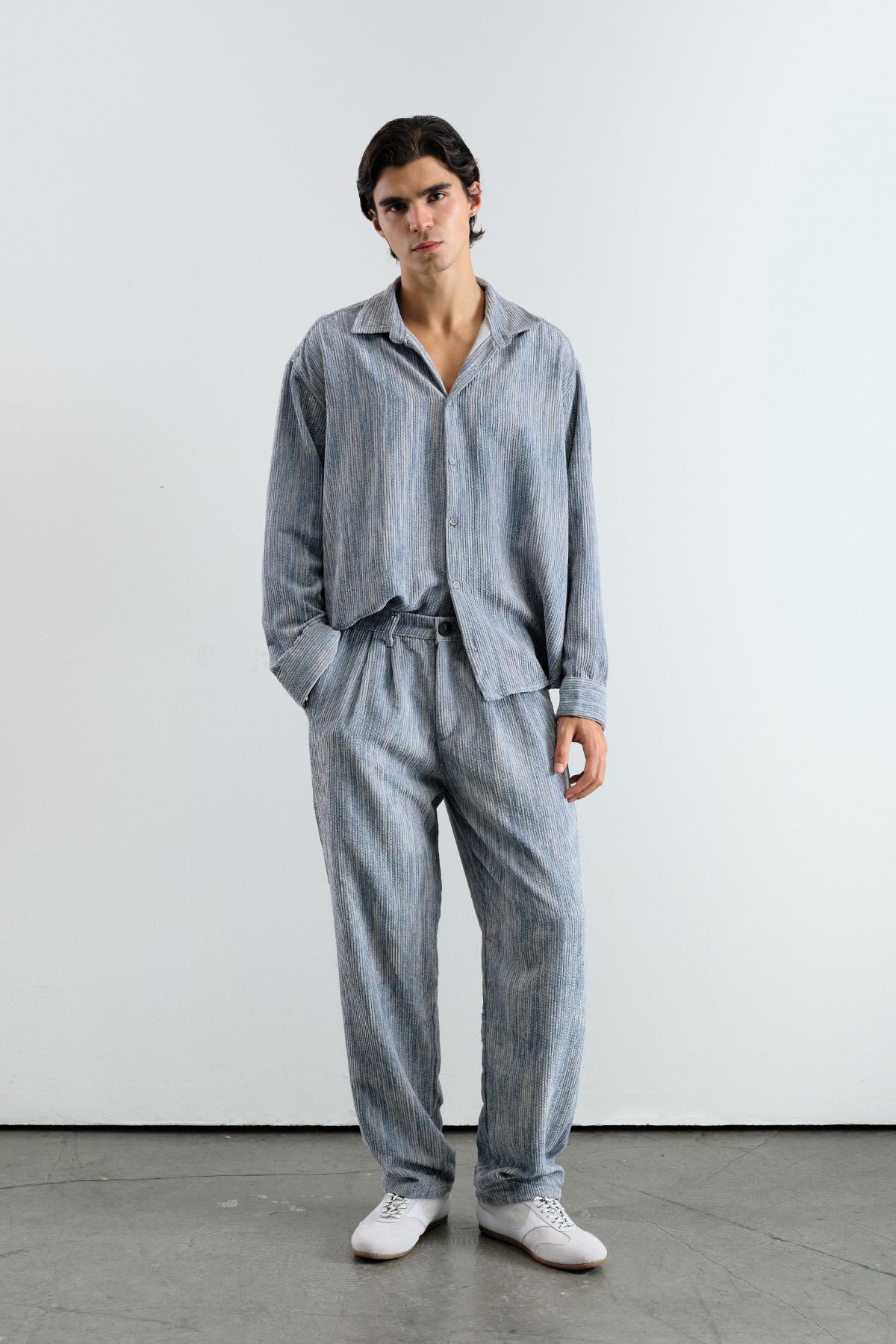 OVERSIZE EFEKTLİ KADİFE MAVİ GÖMLEK