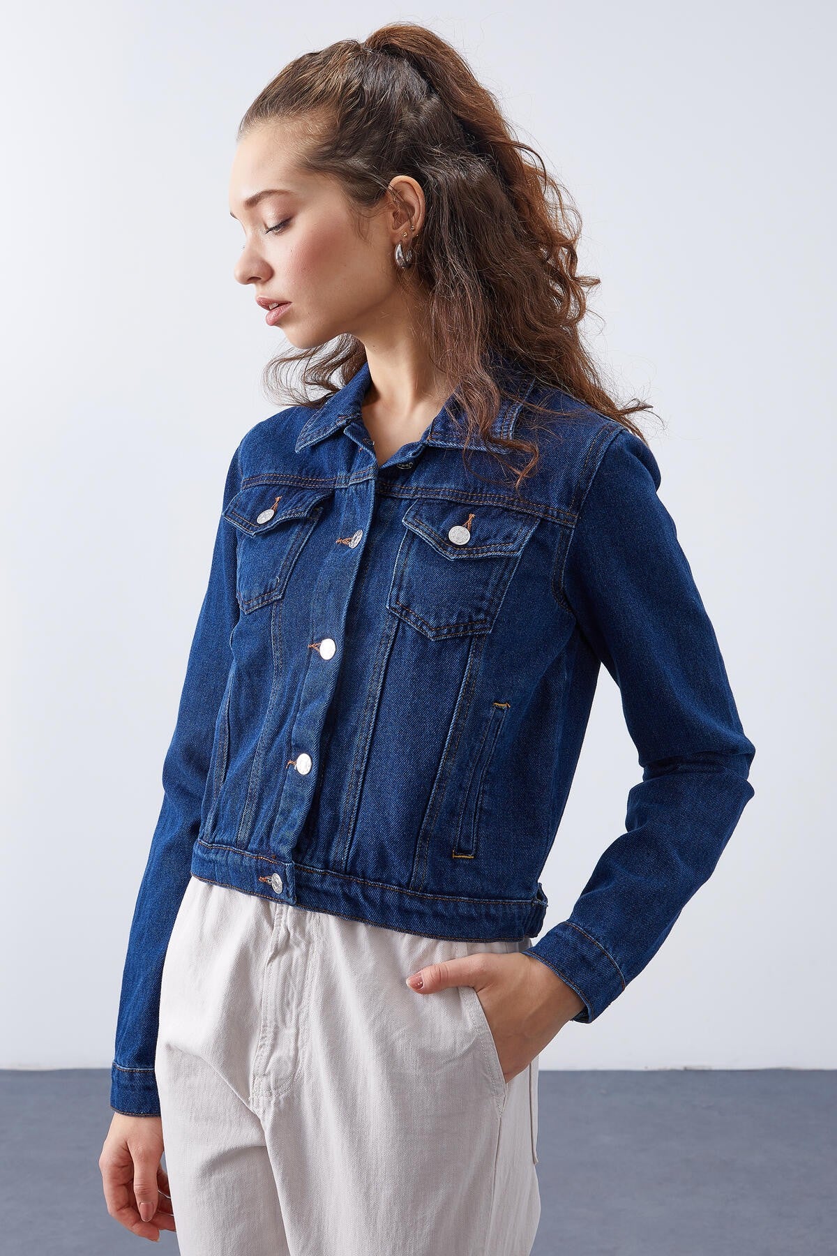 Açık Mavi Cepli Düğmeli Dar Kalıp Kadın Denim Ceket - 97187