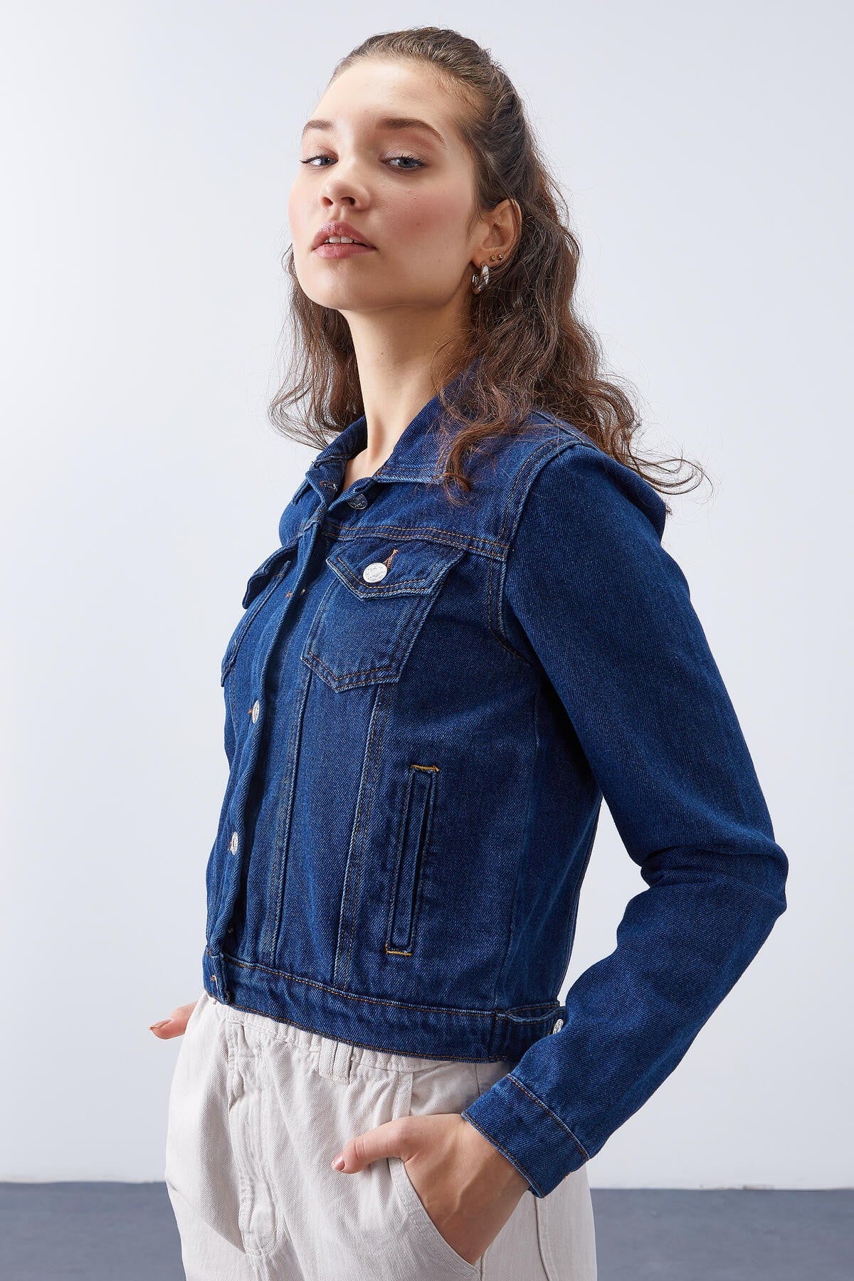 Açık Mavi Cepli Düğmeli Dar Kalıp Kadın Denim Ceket - 97187