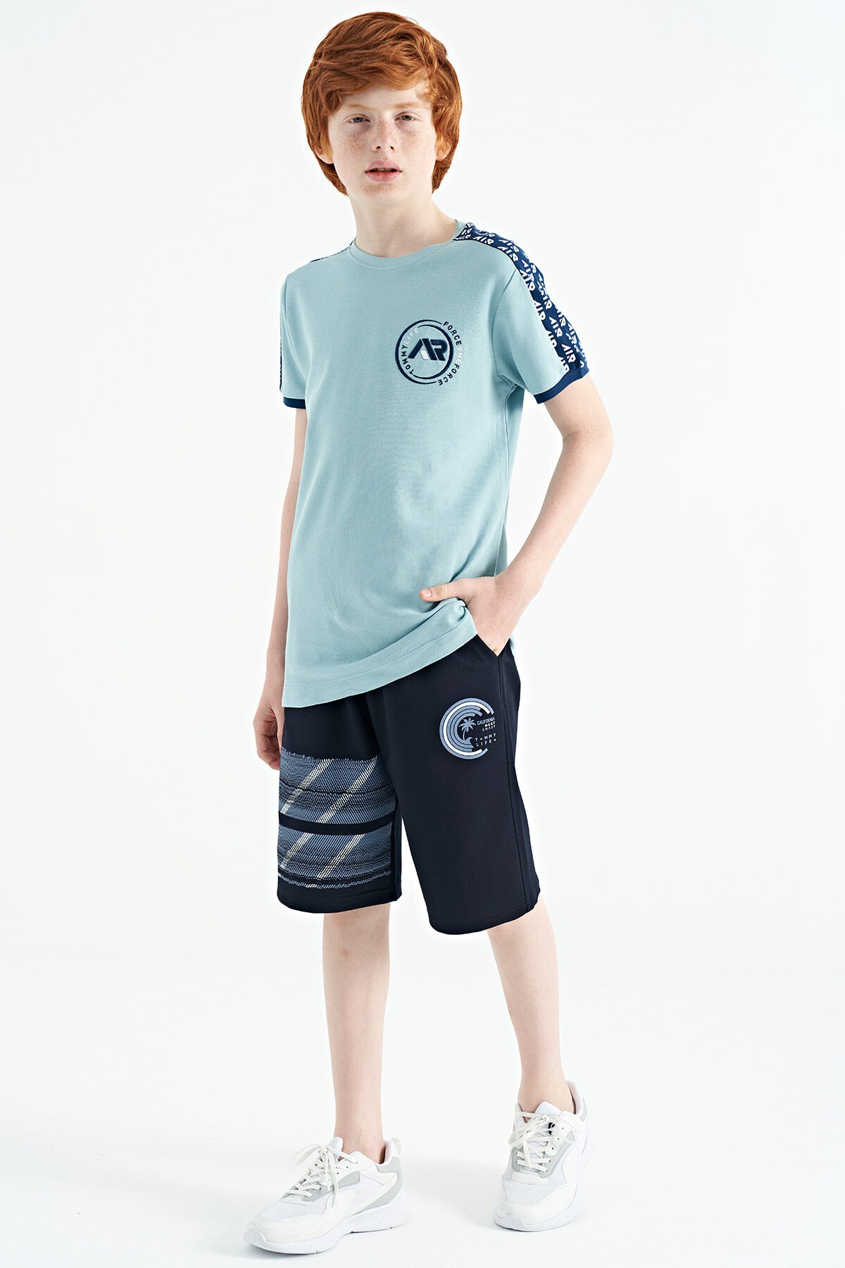 Açık Mavi Omuz Baskı Detaylı Standart Kalıp O Yaka Erkek Çocuk T-Shirt - 11121