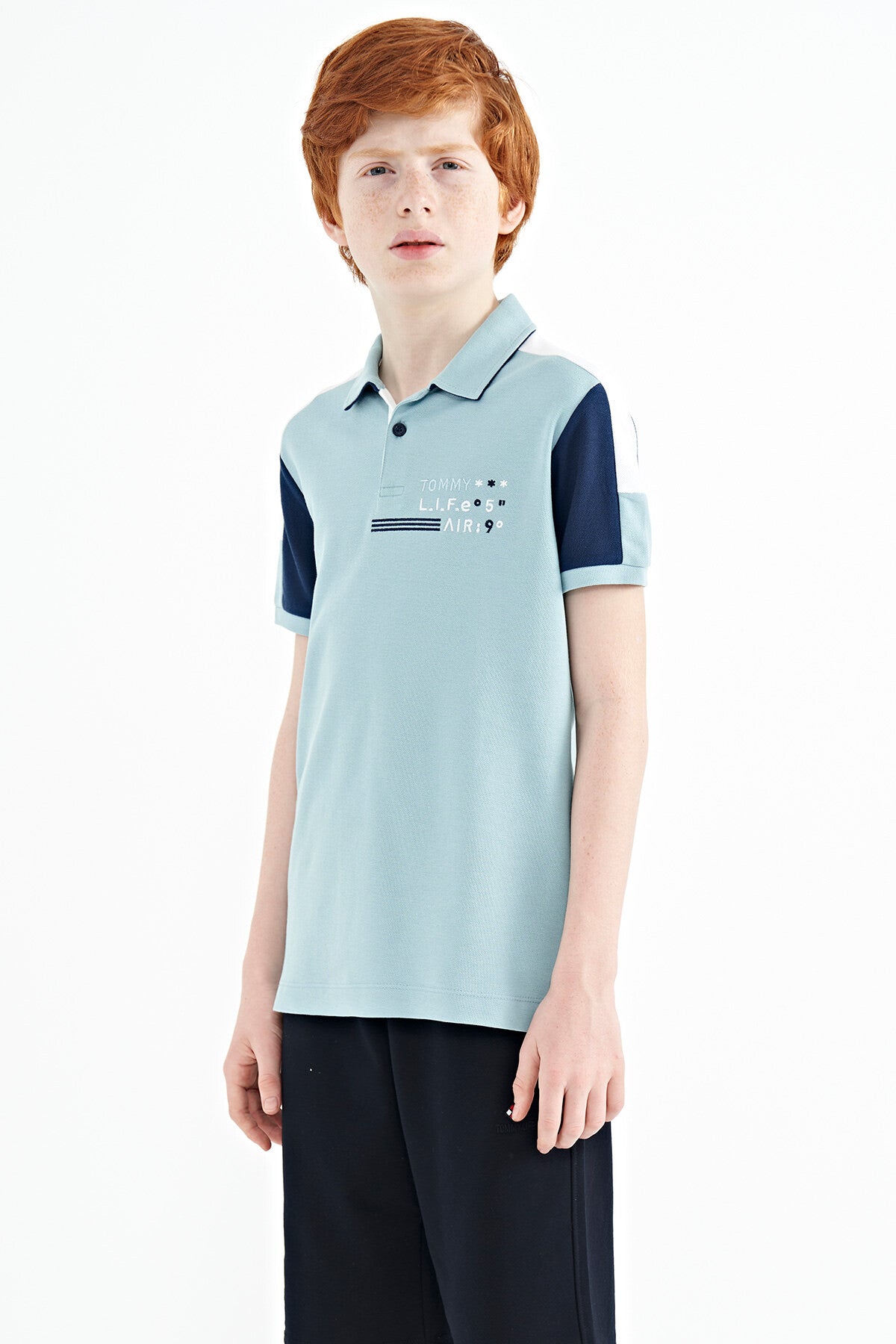 Açık Mavi Renk Bloklu Omuz Garni Detaylı Standart Kalıp Erkek Çocuk T-Shirt - 11155