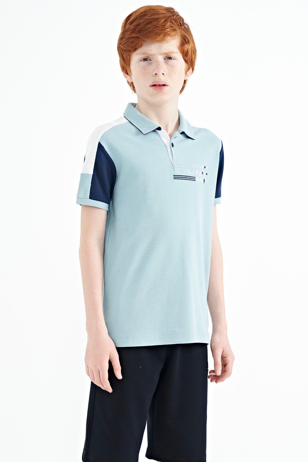 Açık Mavi Renk Bloklu Omuz Garni Detaylı Standart Kalıp Erkek Çocuk T-Shirt - 11155