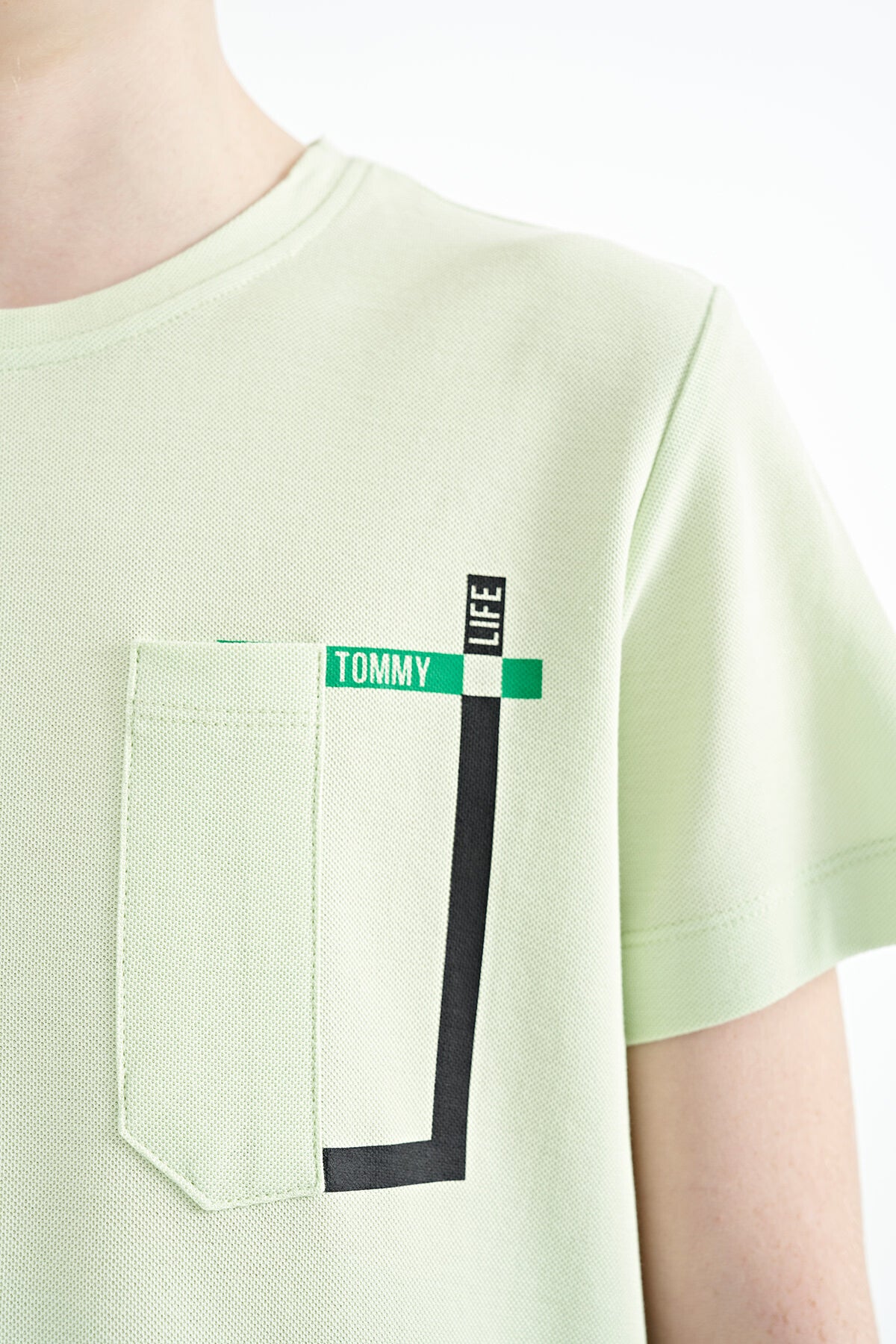 Açık Yeşil Cep Detaylı O Yaka Standart Kalıp Erkek Çocuk T-Shirt - 11120