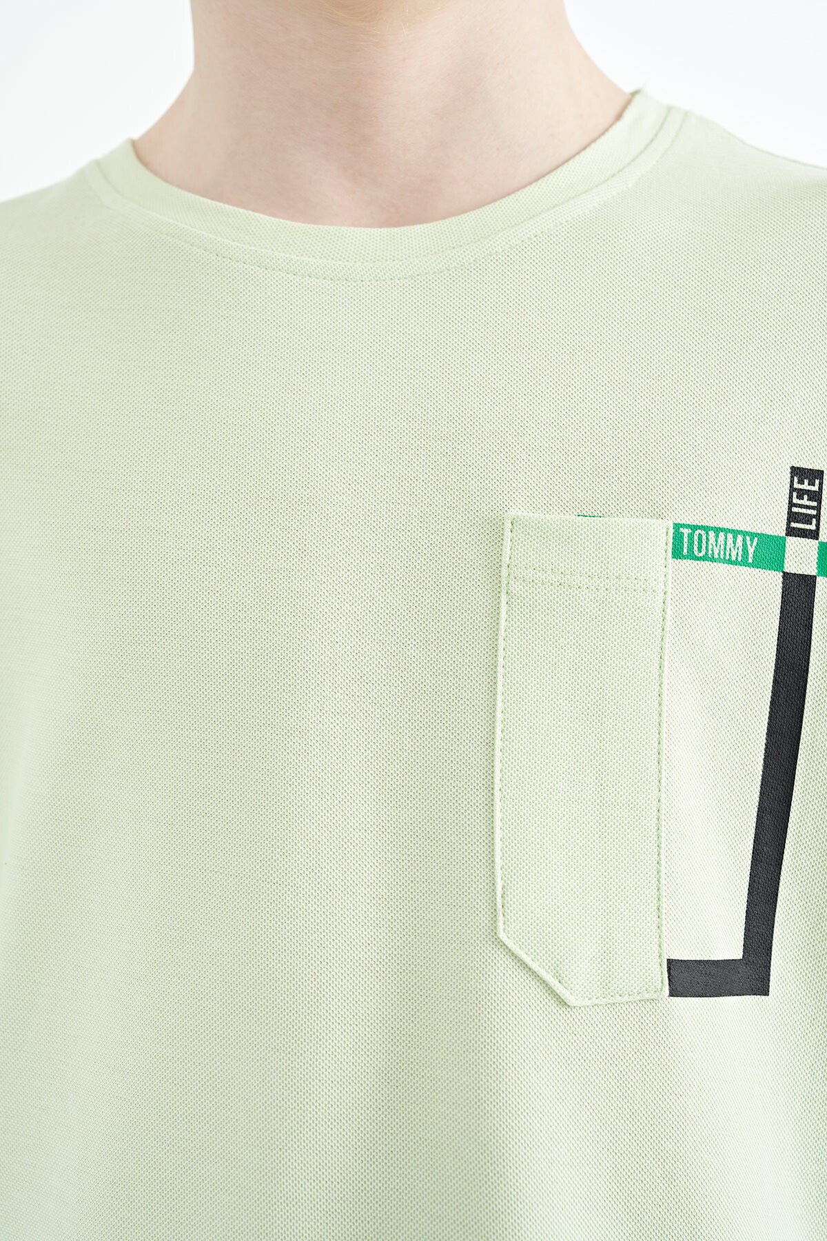 Açık Yeşil Cep Detaylı O Yaka Standart Kalıp Erkek Çocuk T-Shirt - 11120