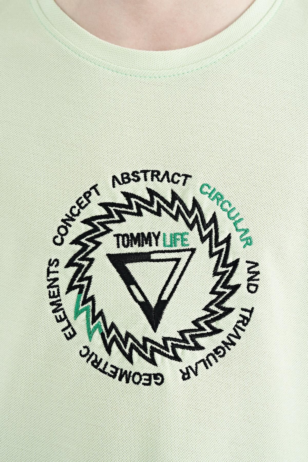 Açık Yeşil Nakış İşleme Detaylı O Yaka Standart Kalıp Erkek Çocuk T-Shirt - 11115