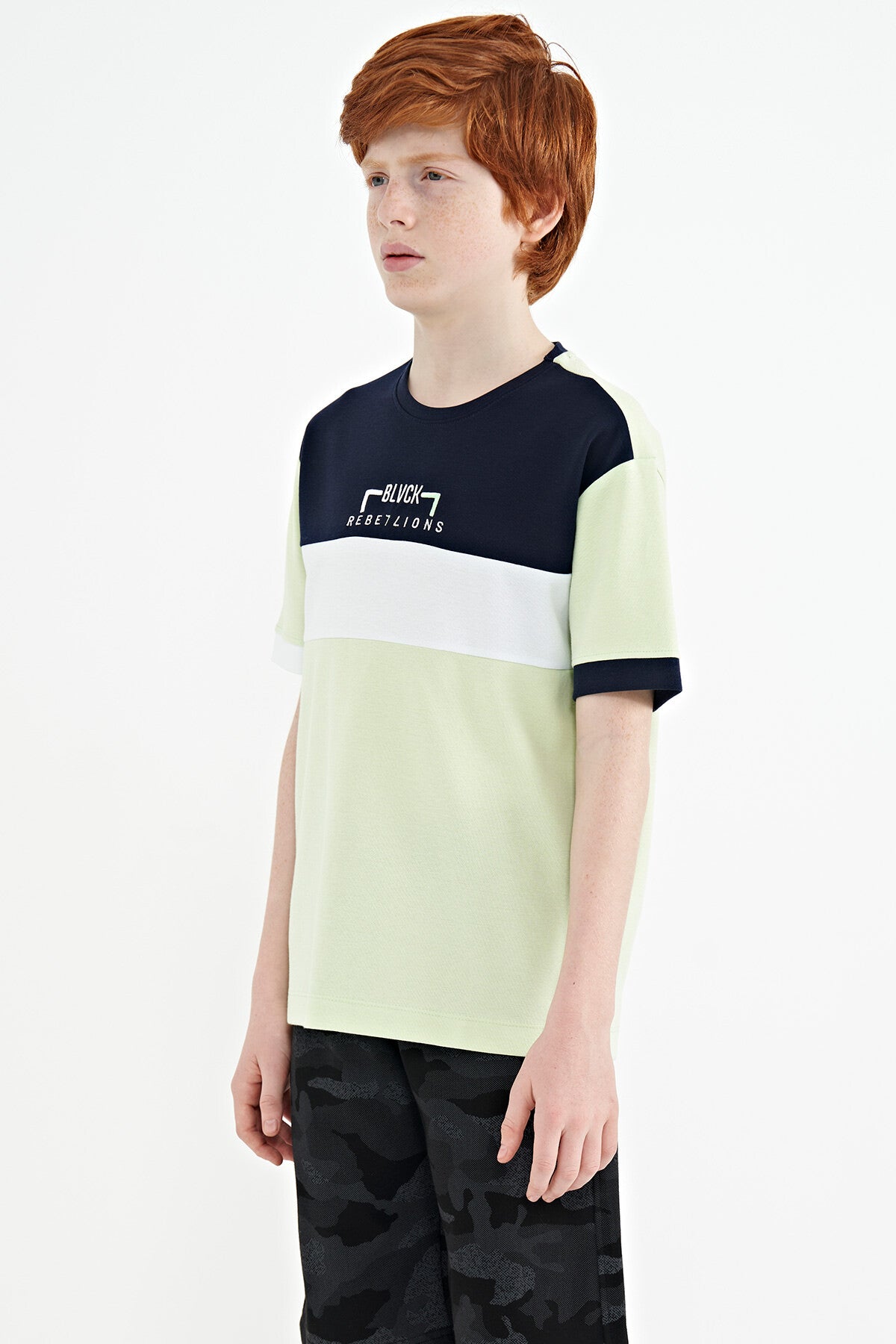 Açık Yeşil Renk Geçişli Nakışlı Oversize Erkek Çocuk T-Shirt - 11159