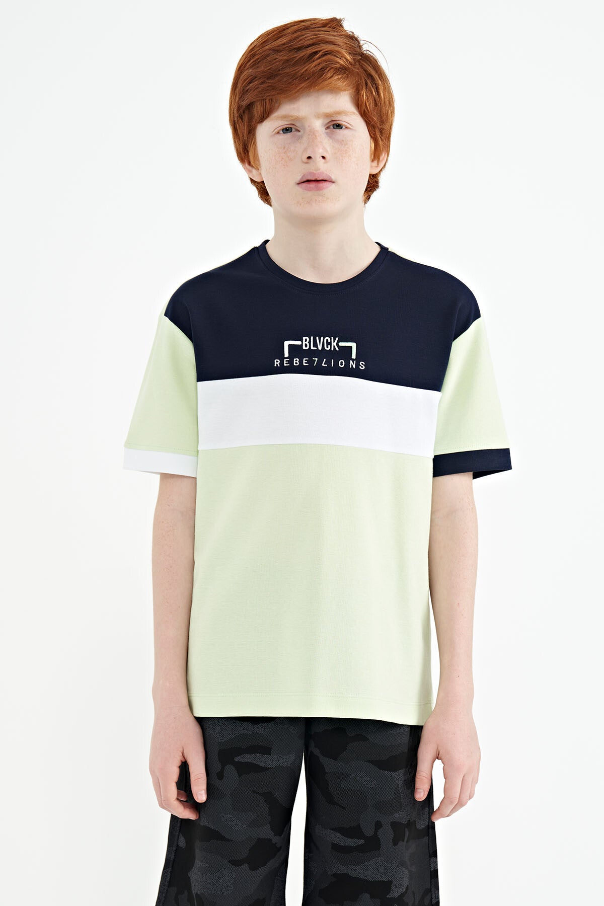 Açık Yeşil Renk Geçişli Nakışlı Oversize Erkek Çocuk T-Shirt - 11159