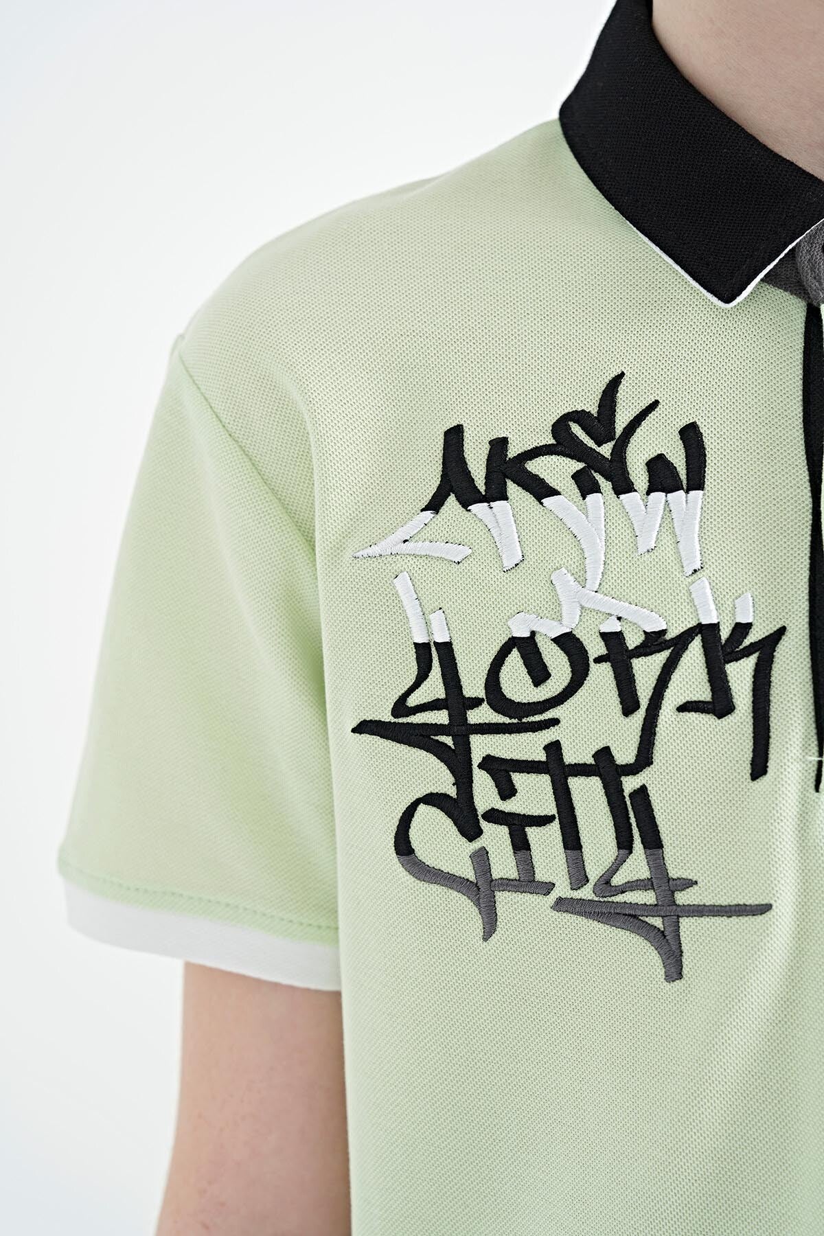 Açık Yeşil Yazı Nakış Detaylı Standart Kalıp Polo Yaka Erkek Çocuk T-Shirt - 11085