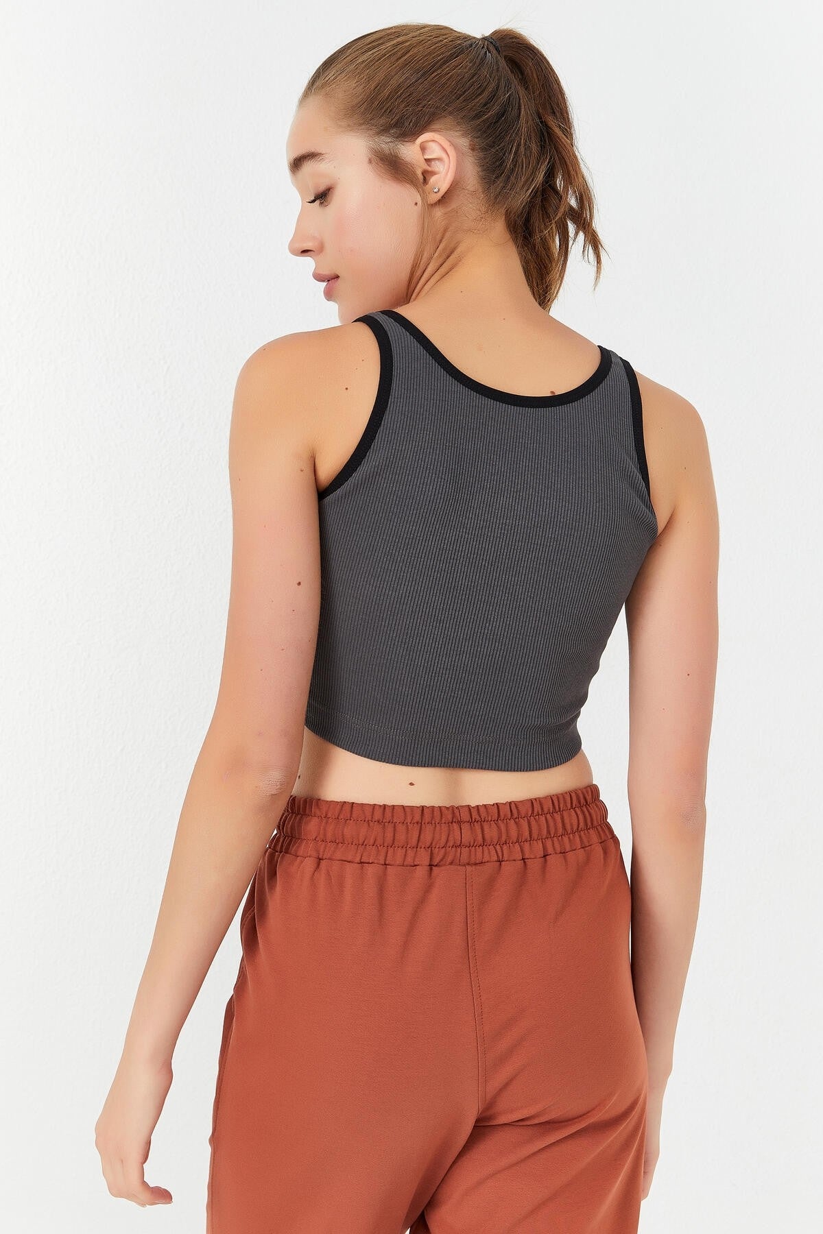 Antrasit Basic Sıfır Kol Dar Kalıp U Yaka Kadın Crop Top Atlet - 97160