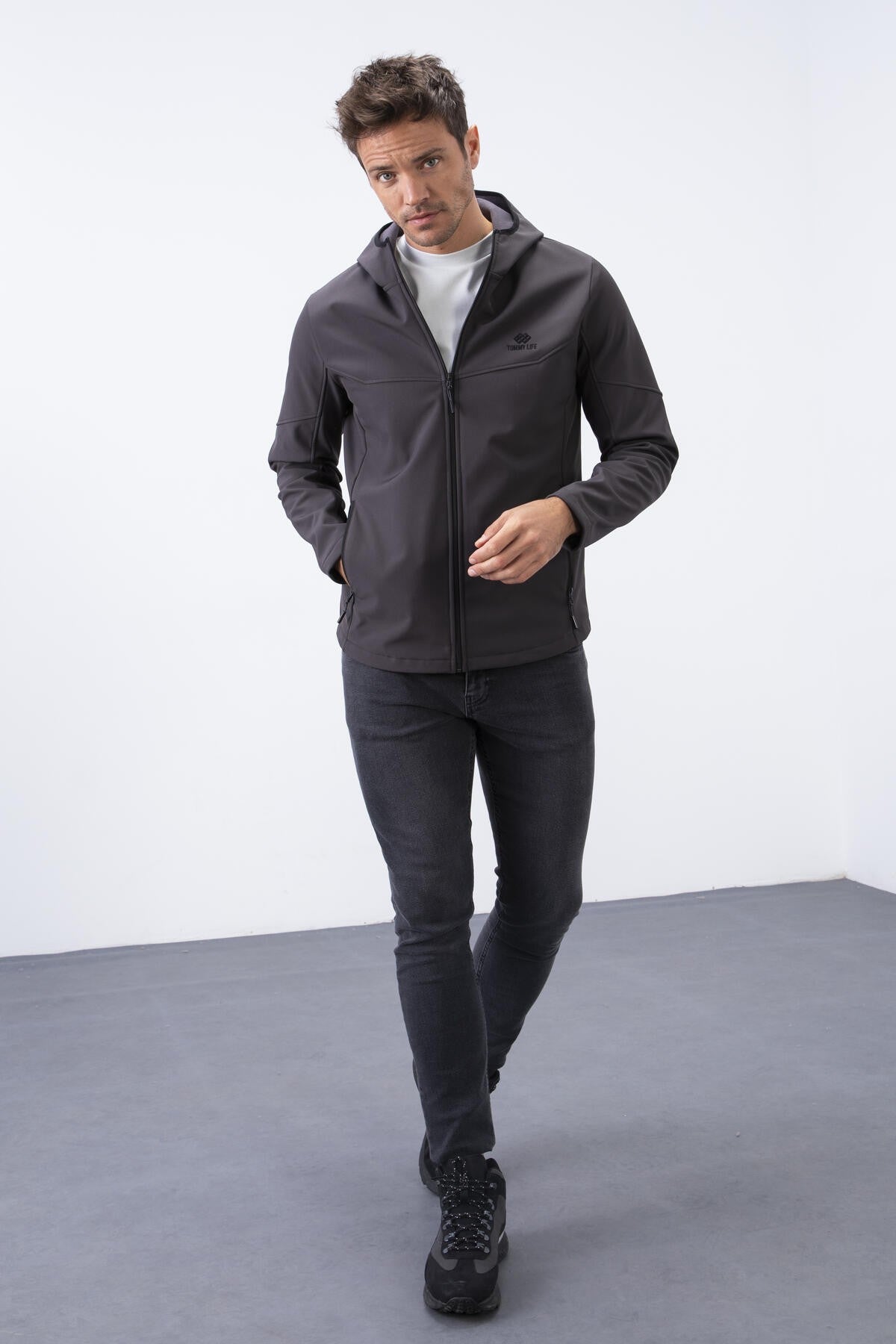 Antrasit Fermuarlı Kapüşonlu Su ve Rüzgar Geçirmez Softshell Erkek Mont - 88051