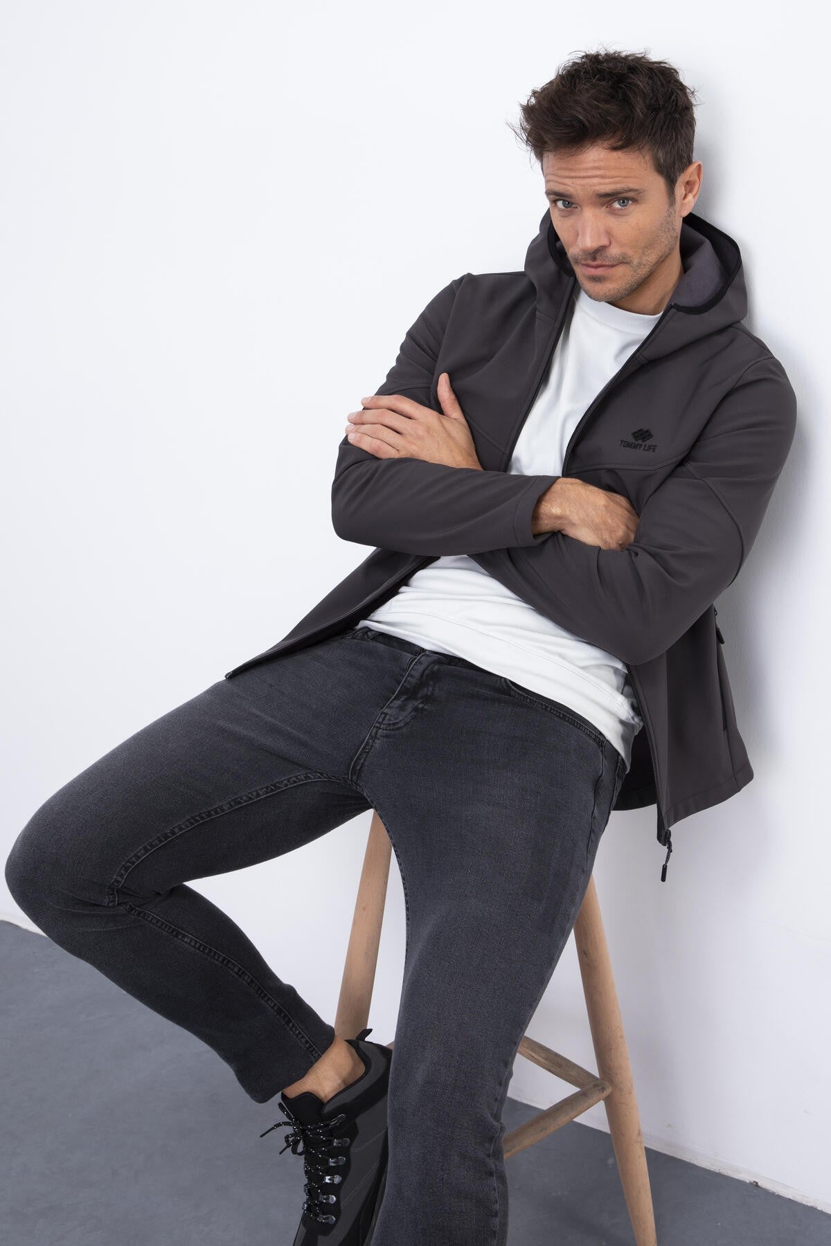 Antrasit Fermuarlı Kapüşonlu Su ve Rüzgar Geçirmez Softshell Erkek Mont - 88051