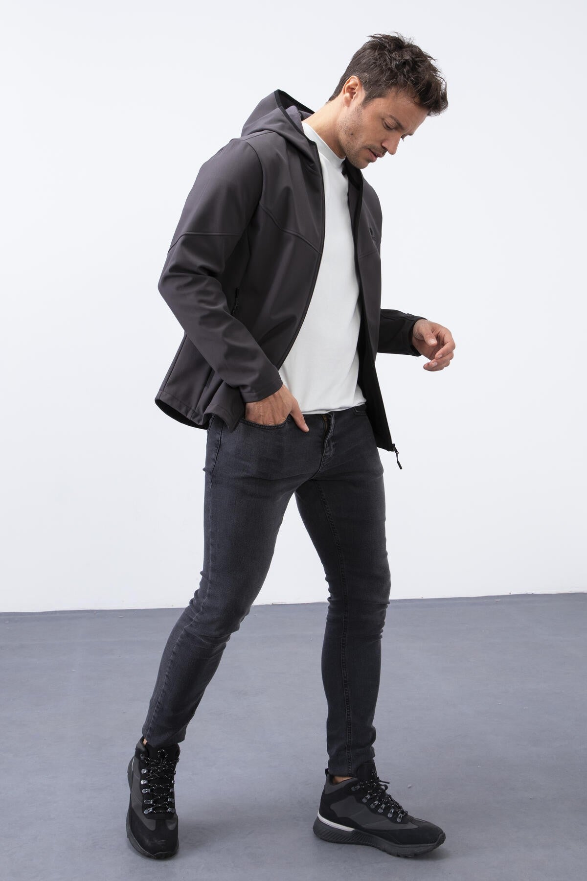 Antrasit Fermuarlı Kapüşonlu Su ve Rüzgar Geçirmez Softshell Erkek Mont - 88051