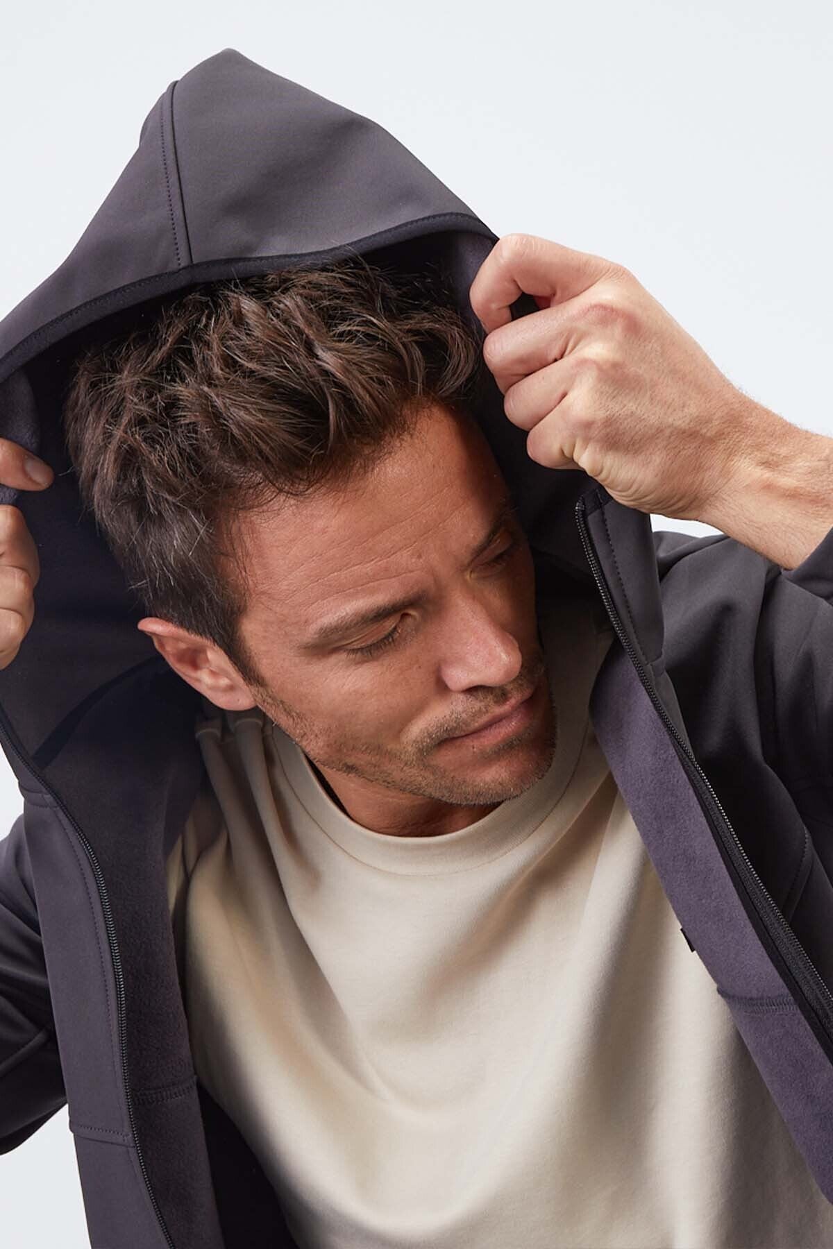 Antrasit Fermuarlı Kapüşonlu Su ve Rüzgar Geçirmez Softshell Erkek Mont - 88051