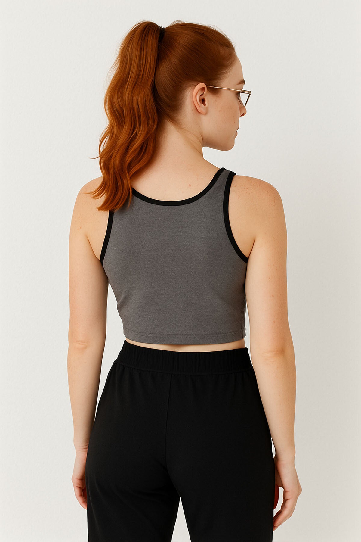 Antrasit Melanj Basic Sıfır Kol Dar Kalıp U Yaka Kadın Crop Top Atlet - 97162