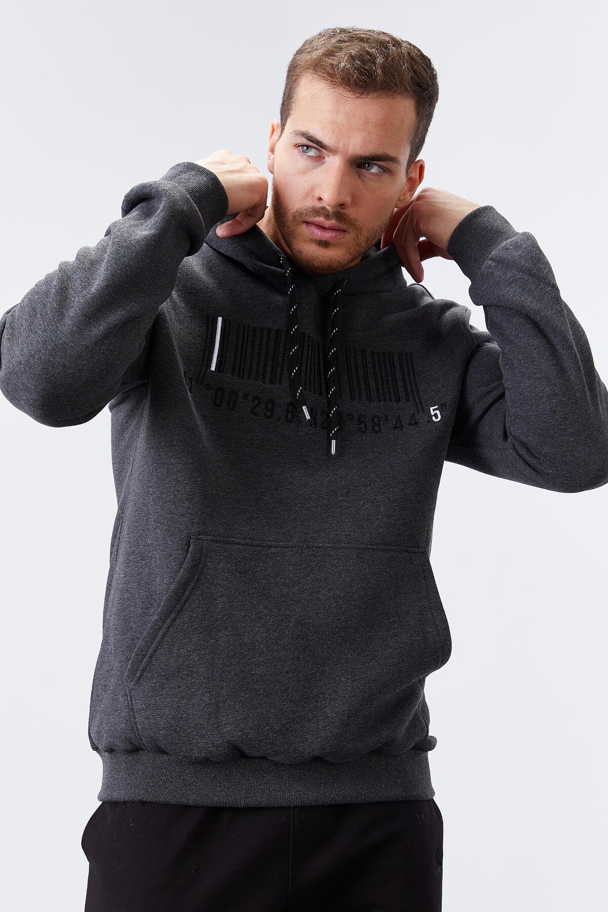 Antrasit Melanj Nakışlı Kanguru Cep Standart Kalıp Kapüşonlu Erkek Sweatshirt - 87839