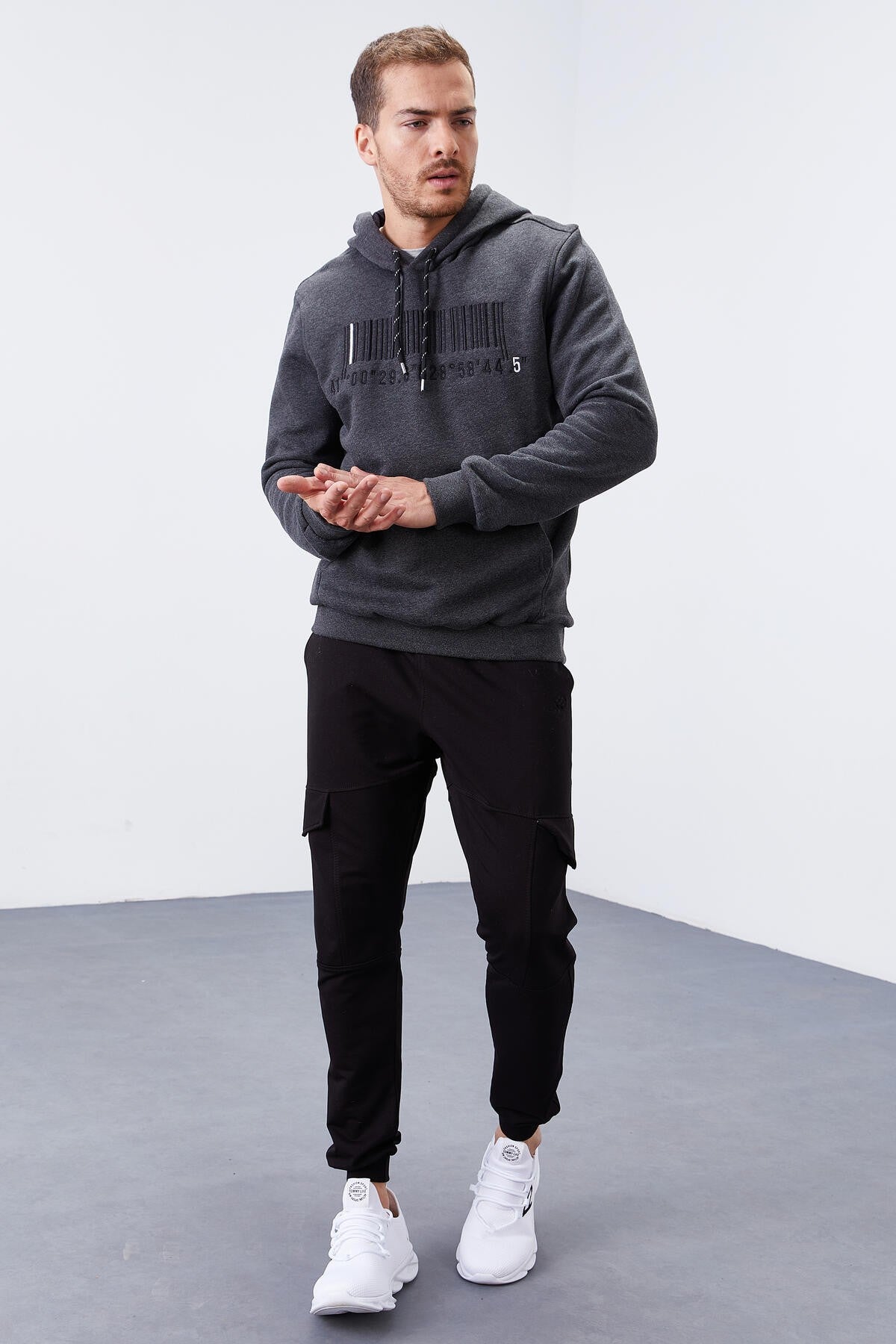 Antrasit Melanj Nakışlı Kanguru Cep Standart Kalıp Kapüşonlu Erkek Sweatshirt - 87839