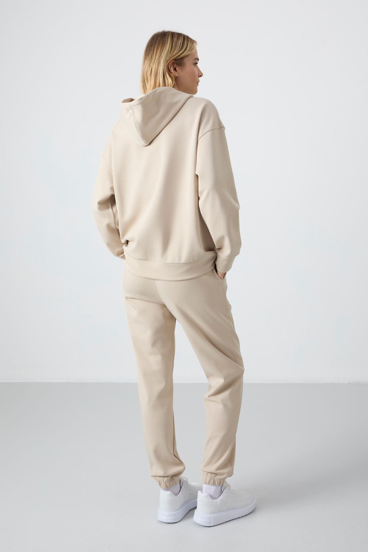 Bej Kapüşonlu Kanguru Cep Oversize Lastik Paça Kadın Eşofman Takımı - 95288