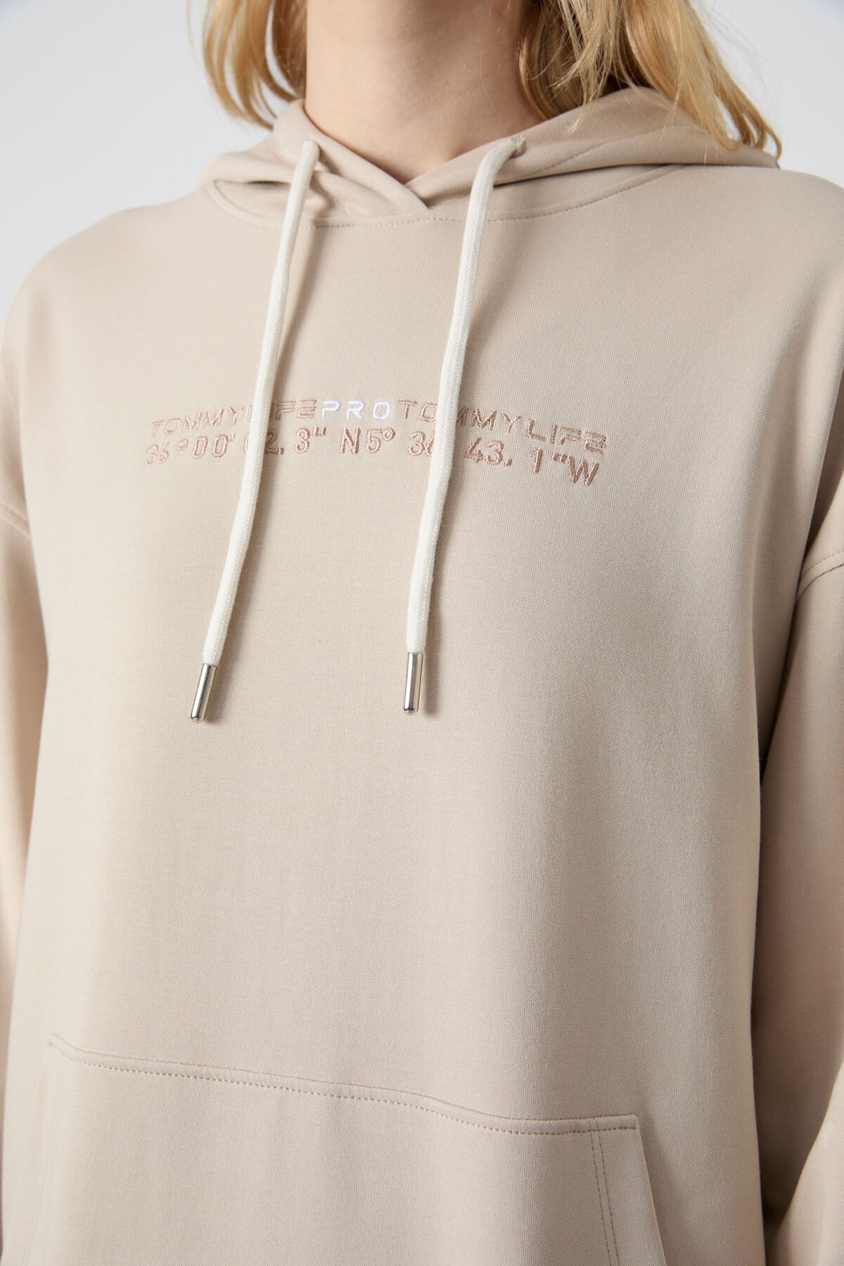 Bej Kapüşonlu Kanguru Cep Oversize Lastik Paça Kadın Eşofman Takımı - 95288