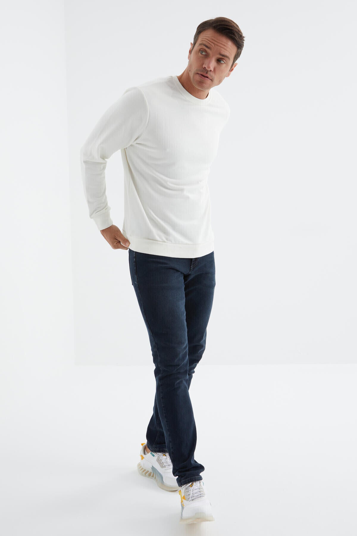 Beyaz Basic O Yaka Rahat Form Erkek Sweatshirt - 88053