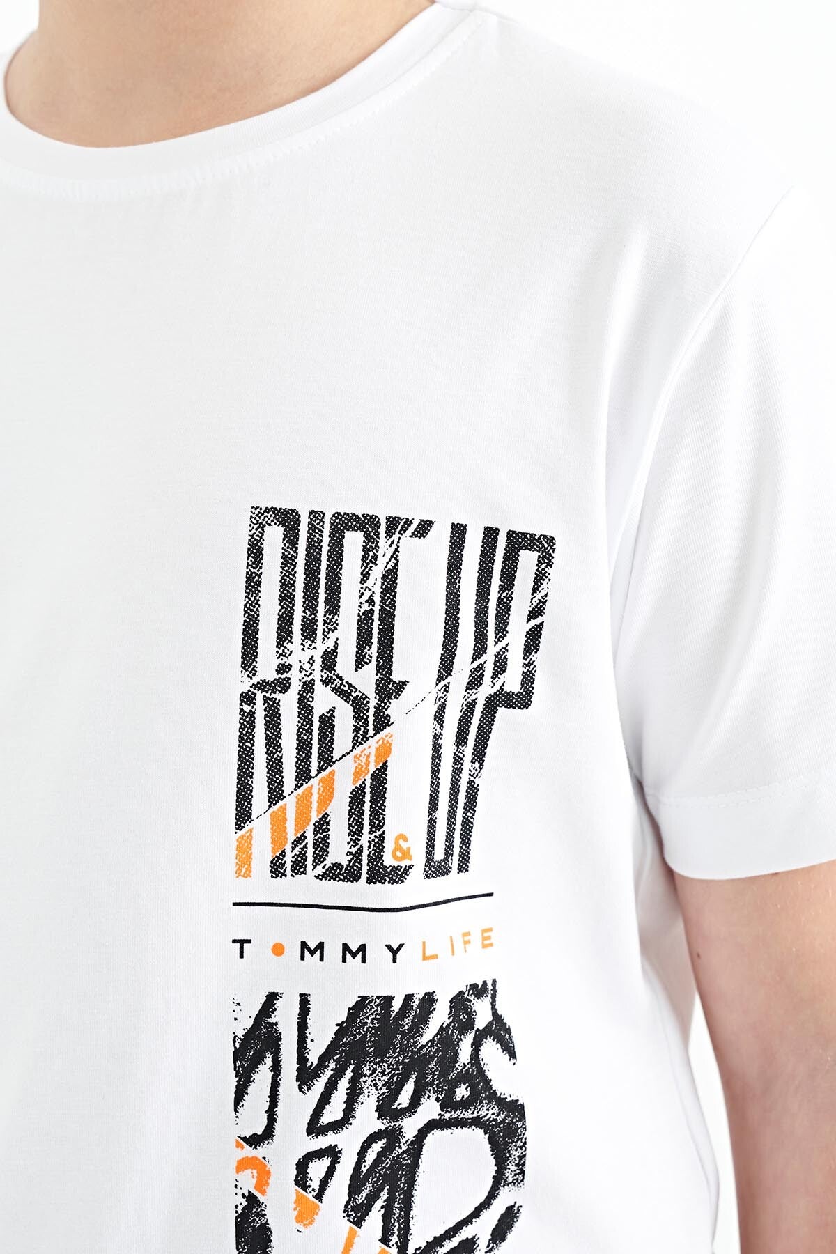Beyaz Baskı Detaylı O Yaka Standart Kalıp Erkek Çocuk T-Shirt - 11104