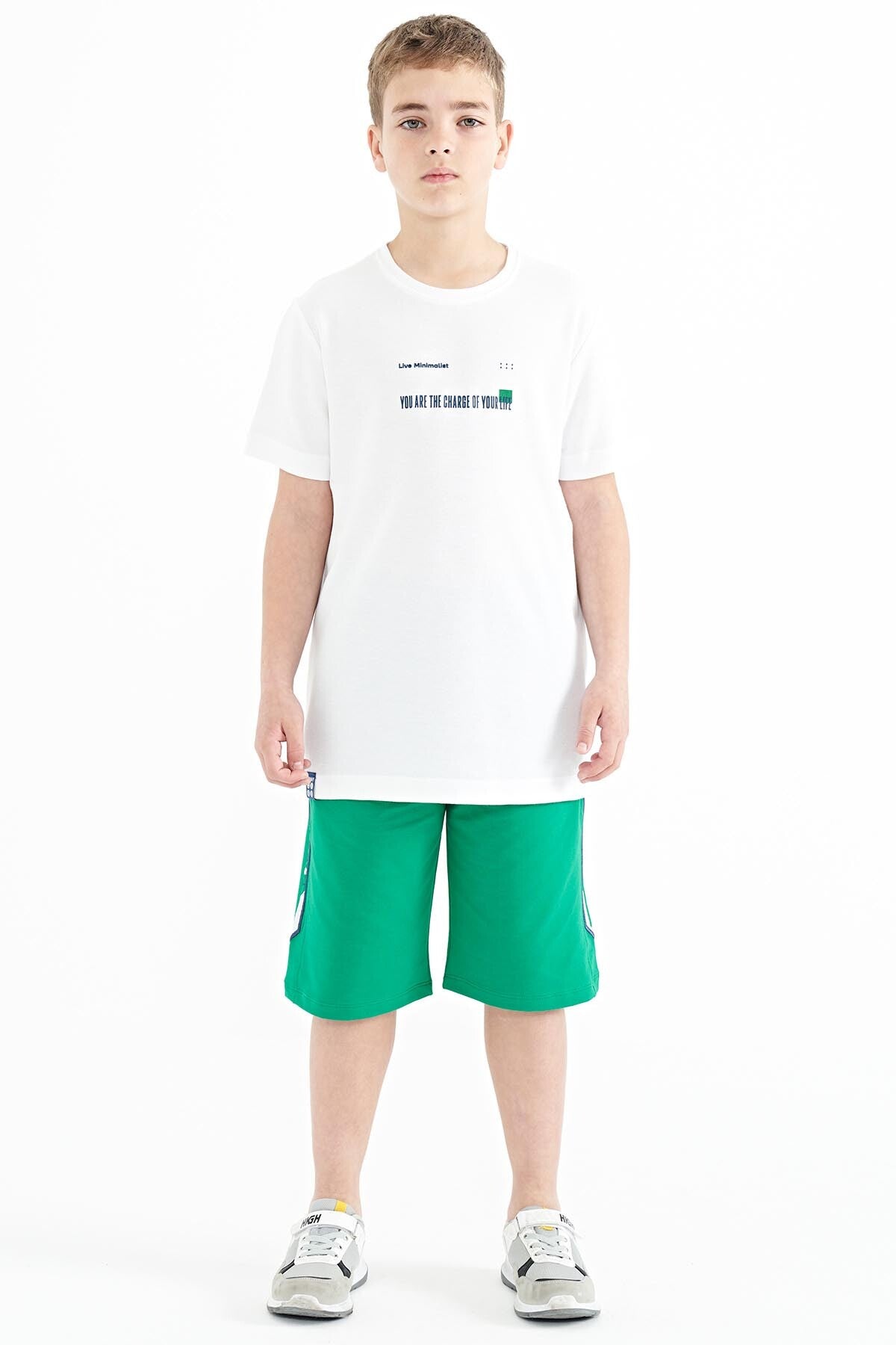 Beyaz Baskı Detaylı O Yaka Standart Kalıp Erkek Çocuk T-Shirt - 11117