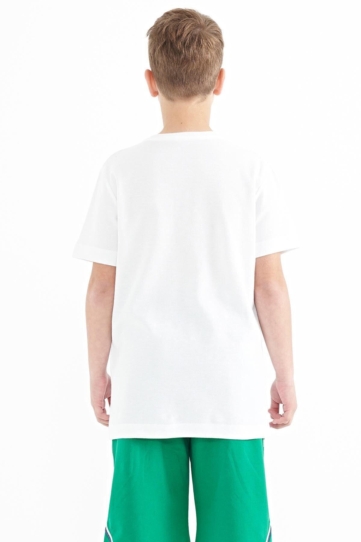 Beyaz Baskı Detaylı O Yaka Standart Kalıp Erkek Çocuk T-Shirt - 11117