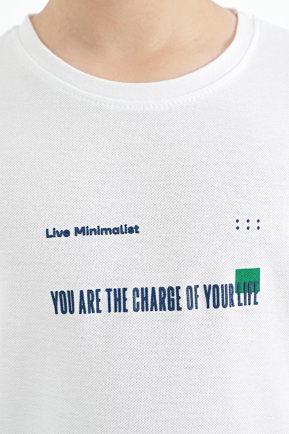 Beyaz Baskı Detaylı O Yaka Standart Kalıp Erkek Çocuk T-Shirt - 11117