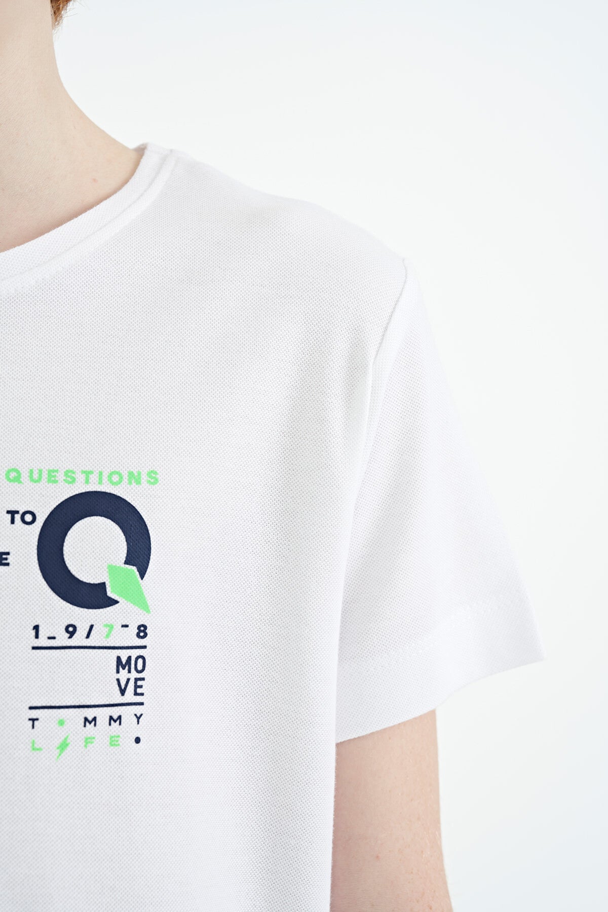 Beyaz Baskı Detaylı O Yaka Standart Kalıp Erkek Çocuk T-Shirt - 11145