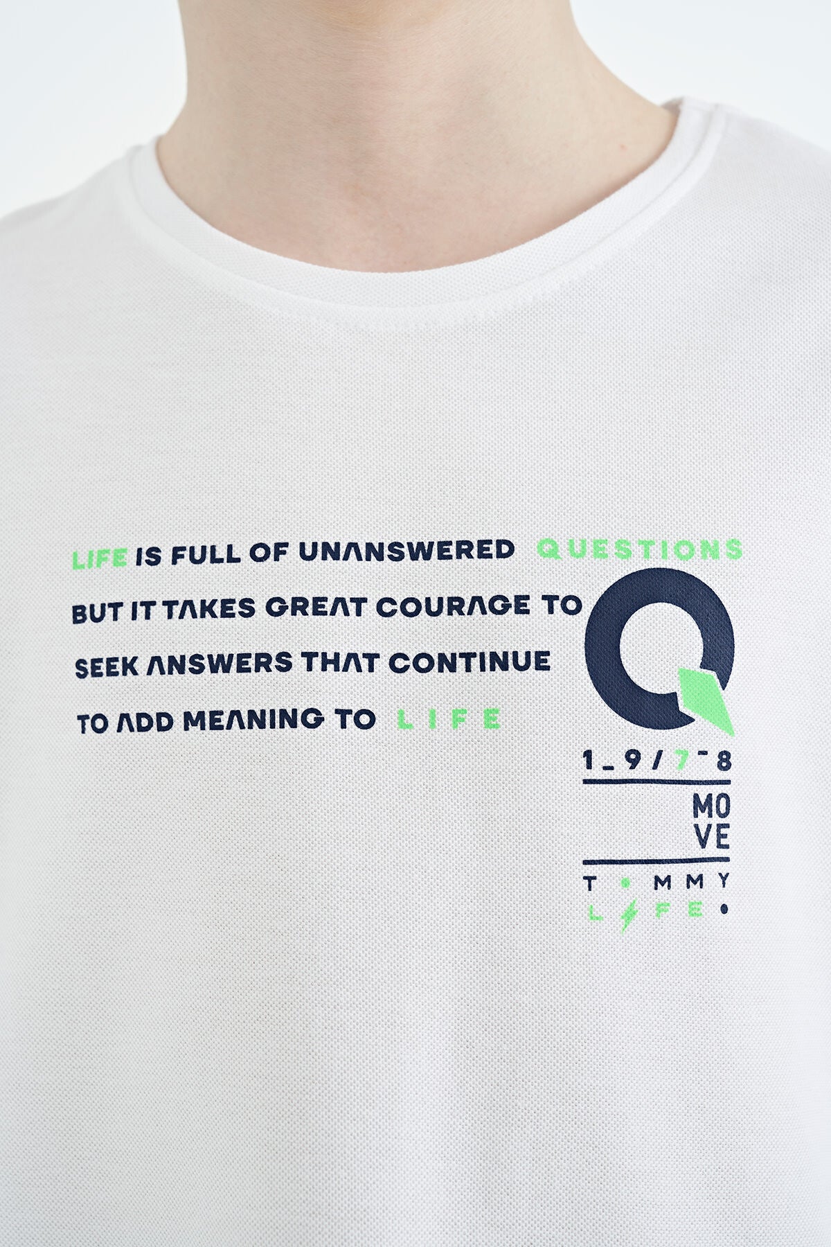 Beyaz Baskı Detaylı O Yaka Standart Kalıp Erkek Çocuk T-Shirt - 11145