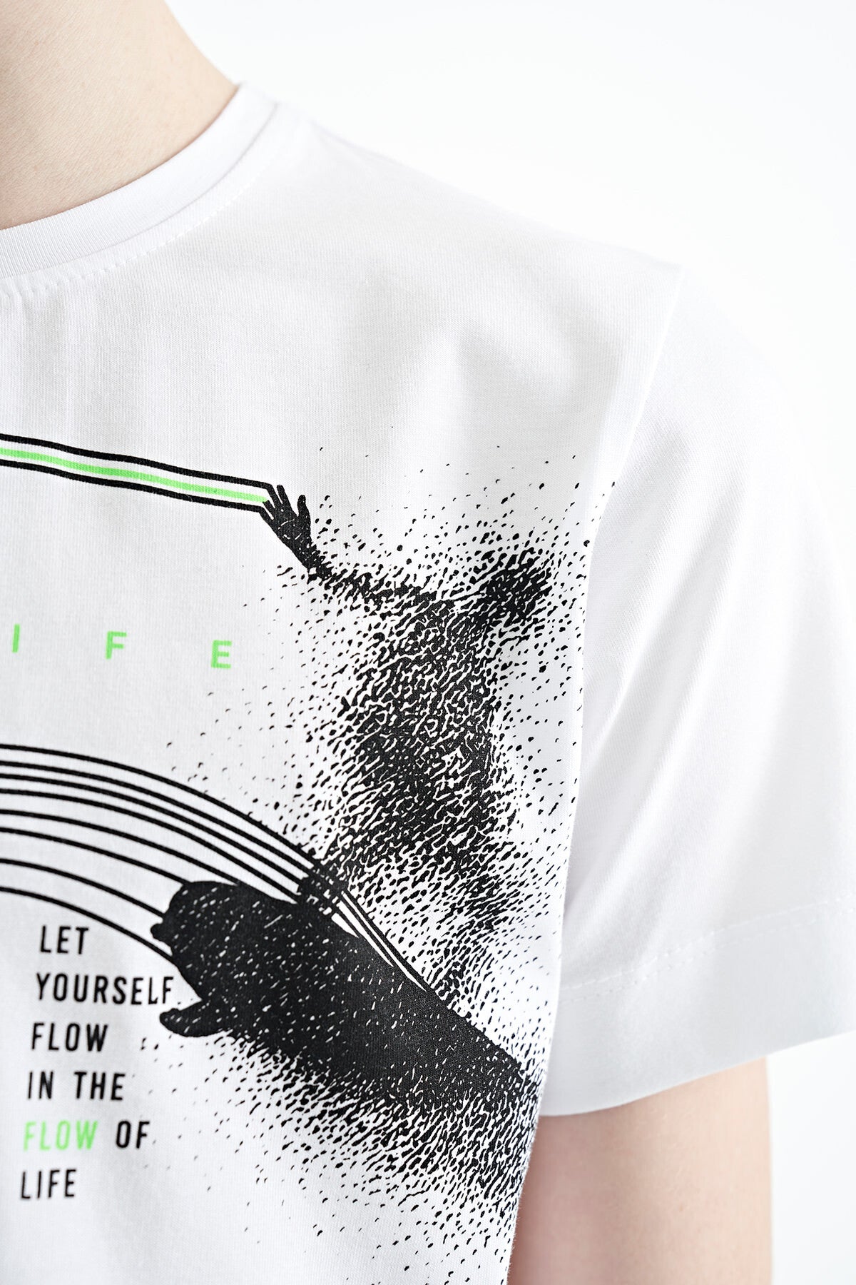 Beyaz Baskı Detaylı Standart Kalıp O Yaka Erkek Çocuk T-Shirt - 11133
