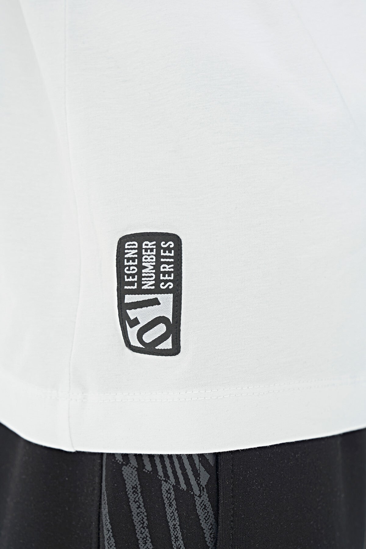 Beyaz Baskı Detaylı Standart Kalıp O Yaka Erkek Çocuk T-Shirt - 11133