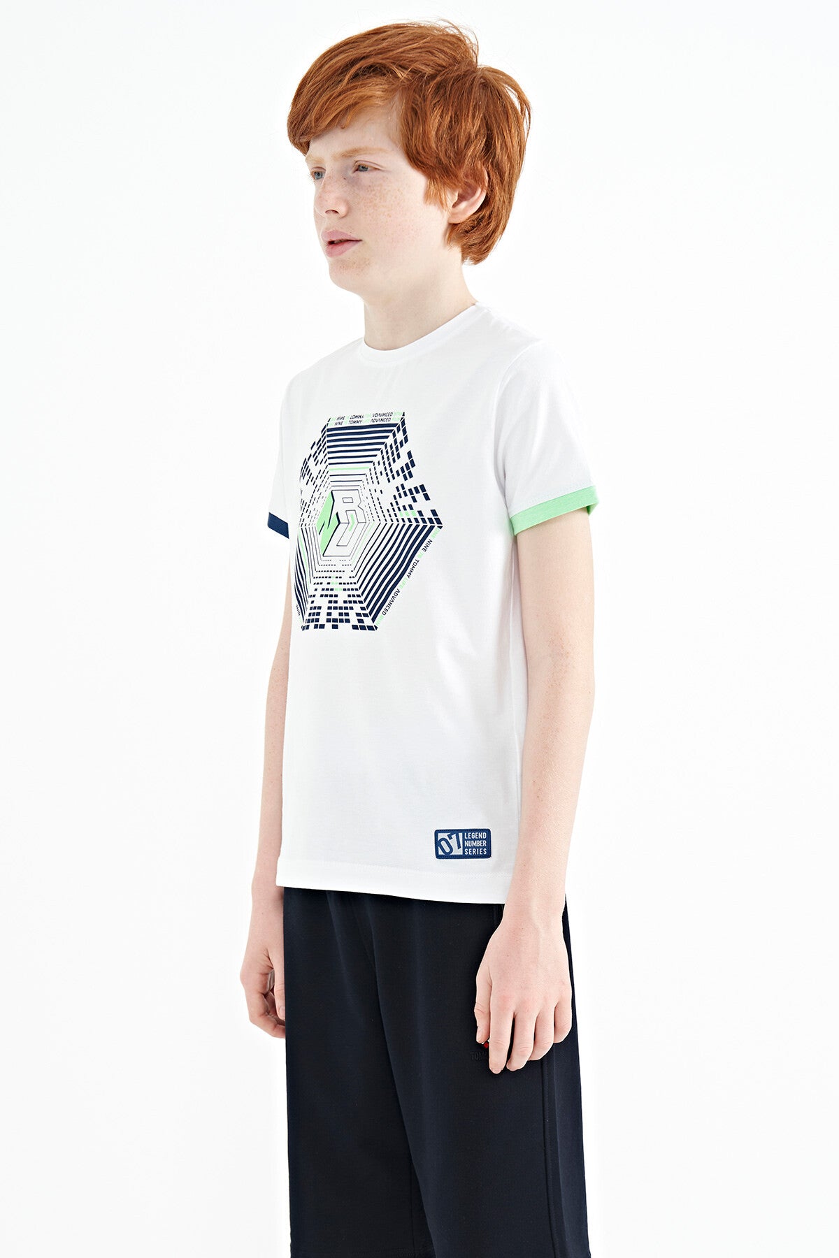Beyaz Kol Ucu Renkli Detaylı Baskılı Standart Kalıp Erkek Çocuk T-Shirt - 11156