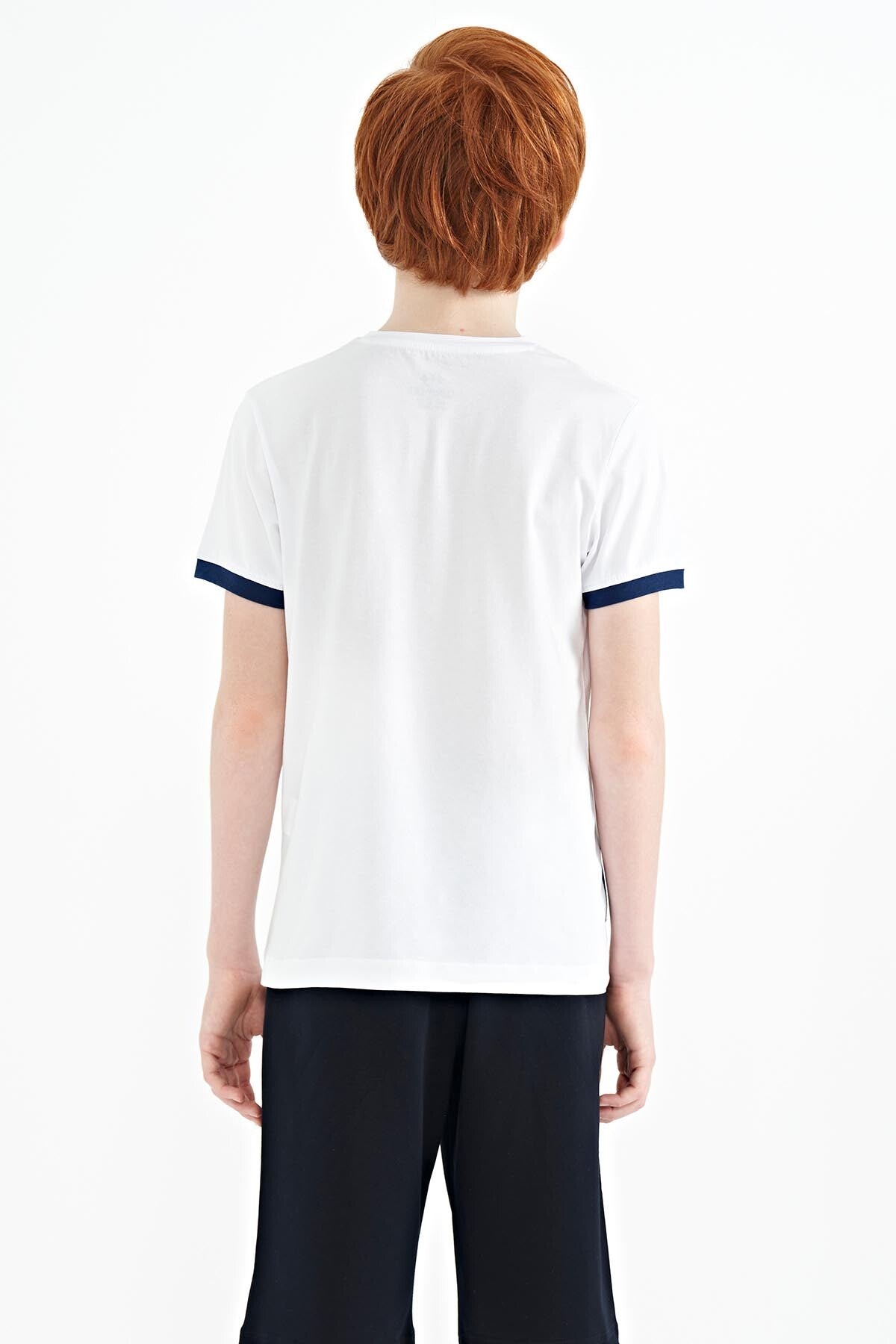 Beyaz Minimal Yazı Baskılı Standart Kalıp O Yaka Erkek Çocuk T-Shirt - 11132