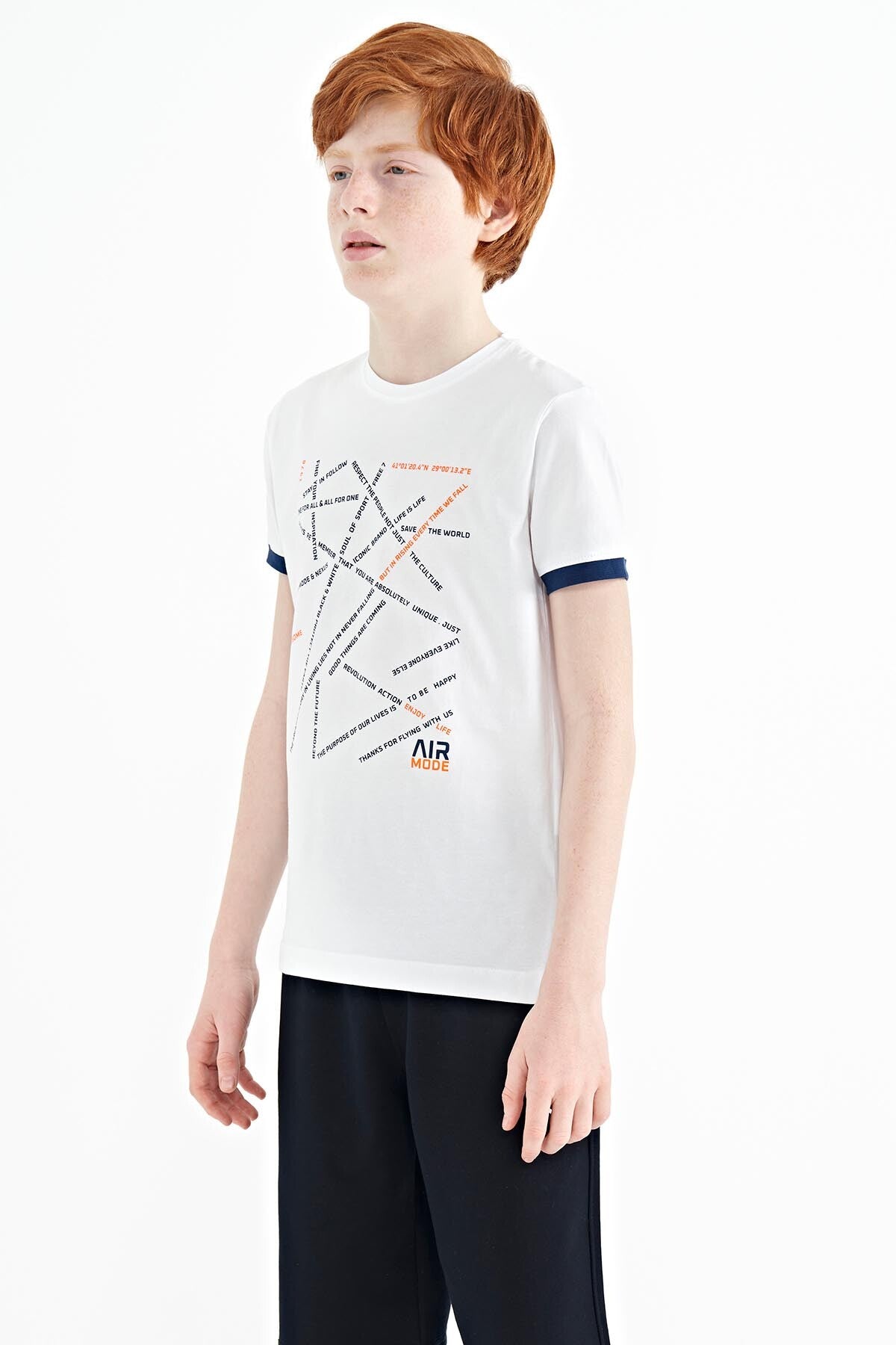 Beyaz Minimal Yazı Baskılı Standart Kalıp O Yaka Erkek Çocuk T-Shirt - 11132