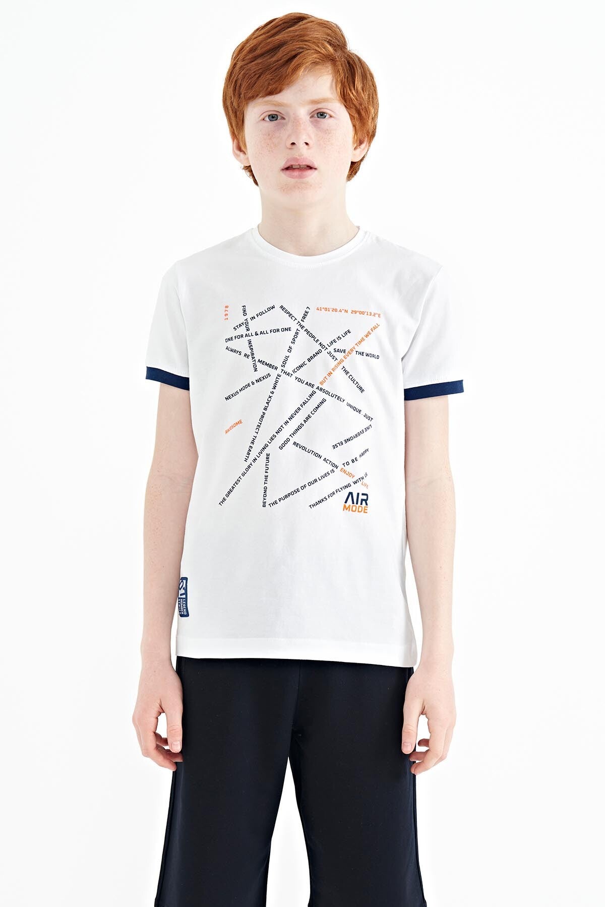 Beyaz Minimal Yazı Baskılı Standart Kalıp O Yaka Erkek Çocuk T-Shirt - 11132