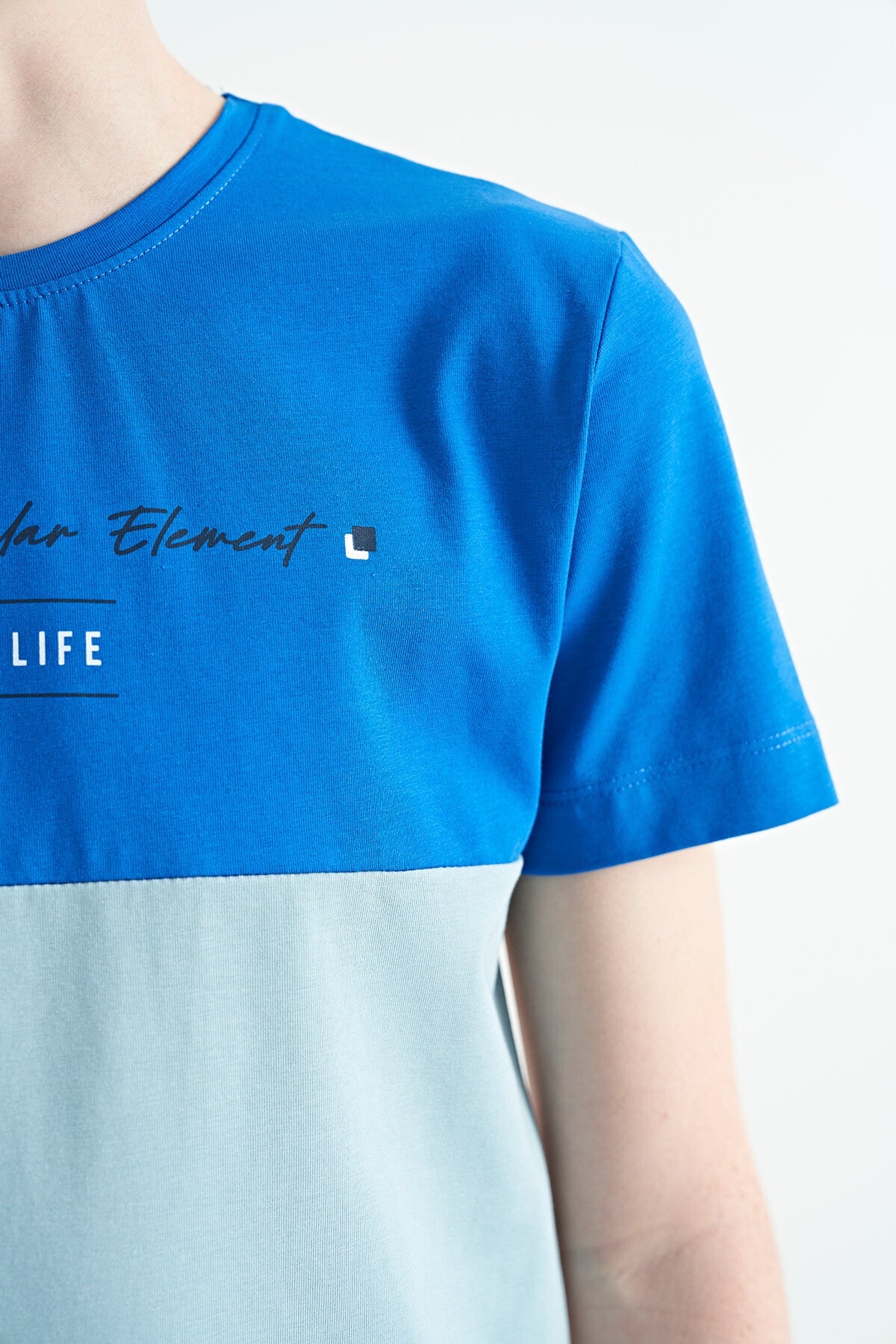 Beyaz Renk Bloklu O Yaka Baskı Detaylı Standart Kalıp Erkek Çocuk T-Shirt - 11135