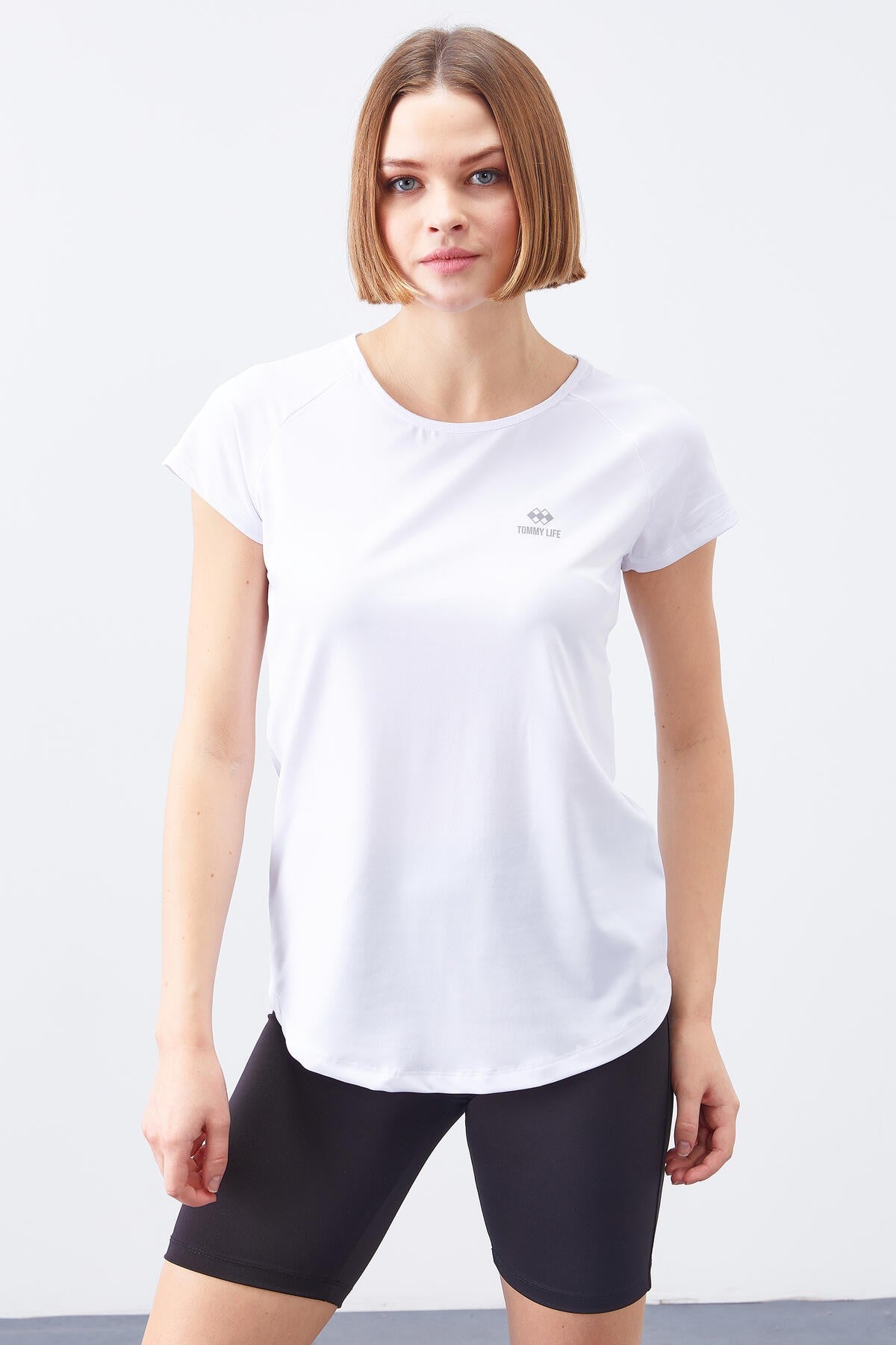 Beyaz Sırt Pencereli Kısa Kol Standart Kalıp O Yaka Kadın T-Shirt - 97101
