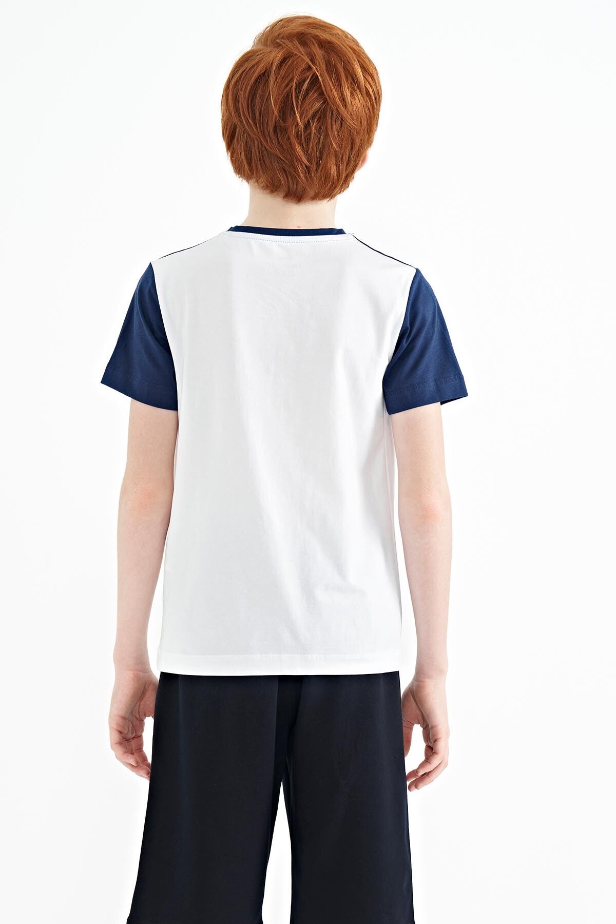 Beyaz Yazı Baskılı Renk Bloklu Standart Kalıp O Yaka Erkek Çocuk T-Shirt - 11134